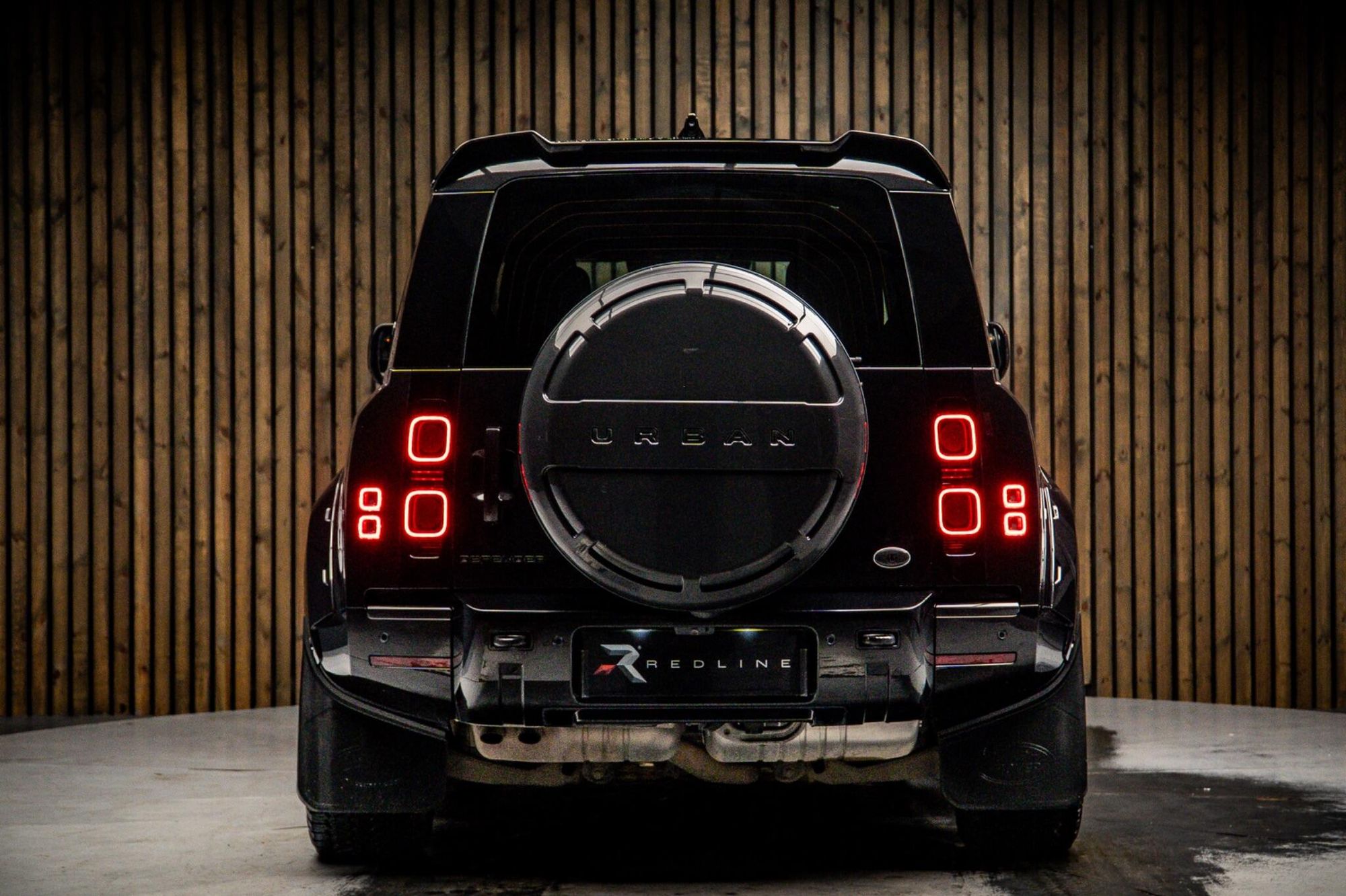 LAND ROVER DEFENDER DIESEL ESTATE 3.0 D300 X-Dynamic HSE 110 5dr Auto for sale UK - Slide 6