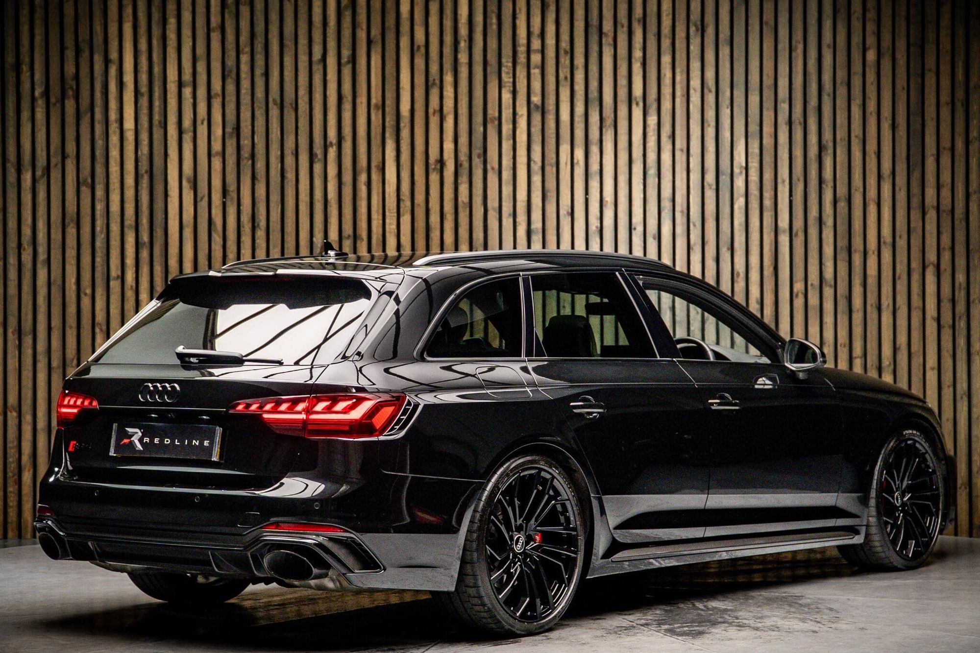 AUDI RS4 RS 4 AVANT RS 4 TFSI Quattro Carbon Black 5dr Tiptronic for sale UK - Slide 4