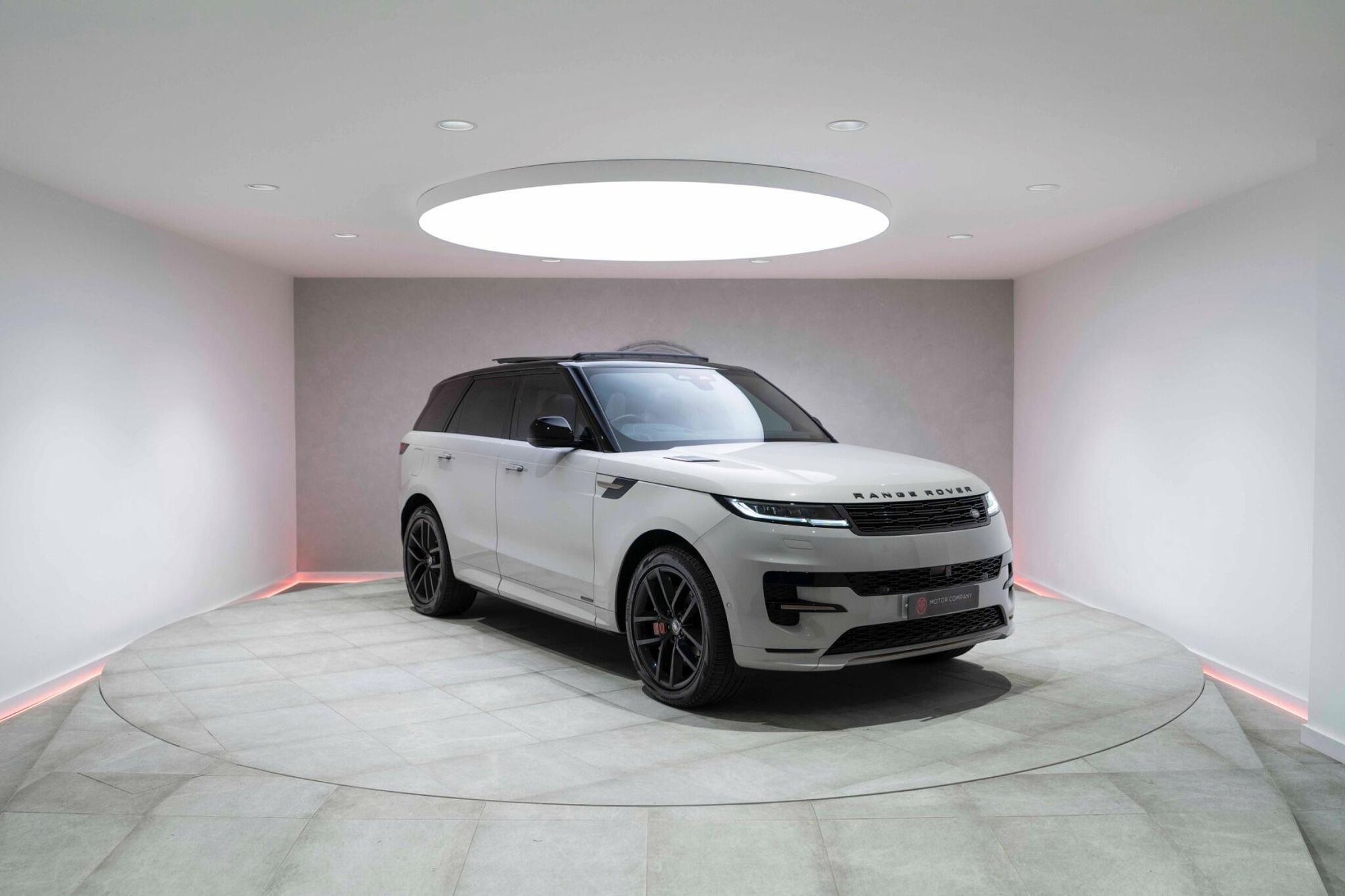 LAND ROVER RANGE ROVER SPORT ESTATE 4.4 P530 V8 Autobiography 5dr Auto for sale UK - Slide 6