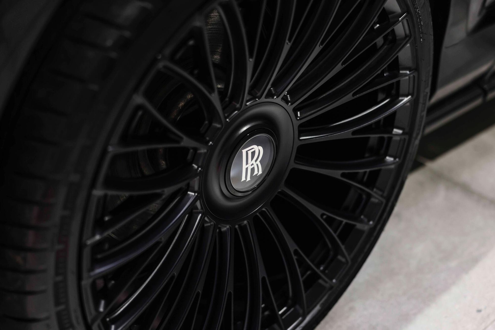 ROLLS-ROYCE CULLINAN ESTATE Black Badge 5dr Auto for sale UK - Slide 4