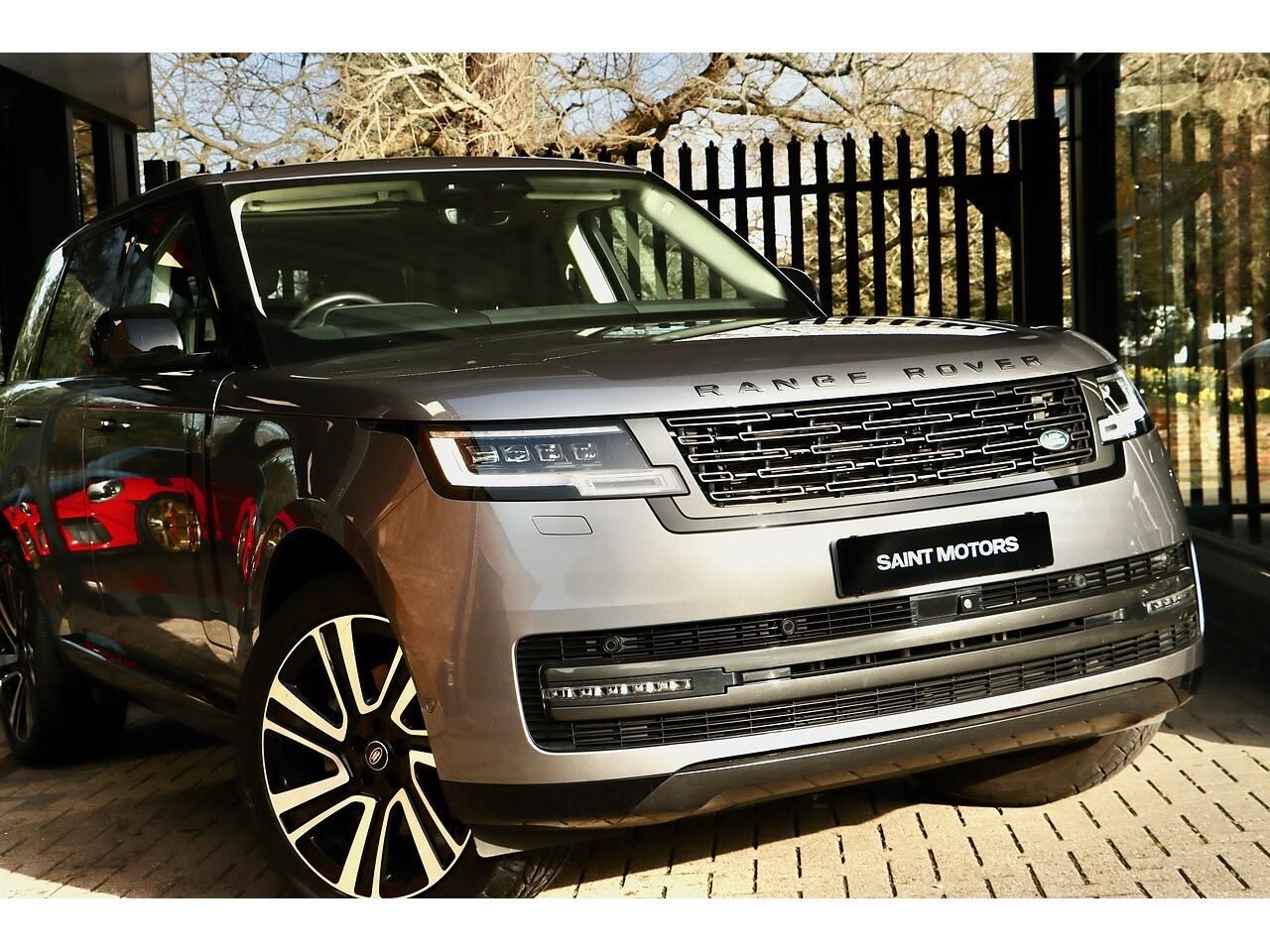 Land Rover Range Rover 3.0 D350 mHEV SE Diesel 5 Door Auto for sale UK - Slide 3