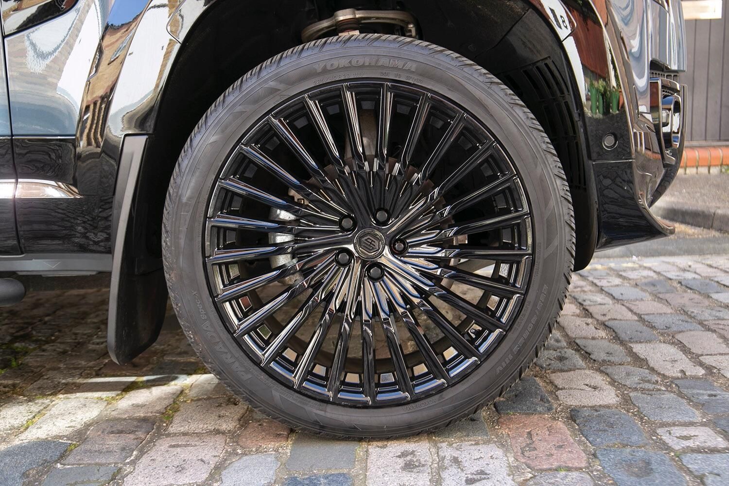 LAND ROVER DEFENDER DIESEL ESTATE 3.0 D250 X-Dynamic HSE 90 3dr Auto for sale UK - Slide 4