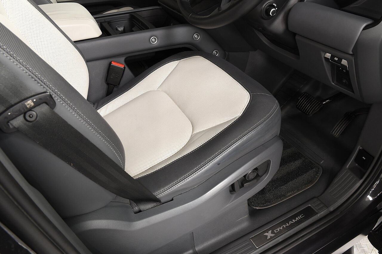 LAND ROVER DEFENDER DIESEL ESTATE 3.0 D300 X-Dynamic HSE 110 5dr Auto for sale UK - Slide 9