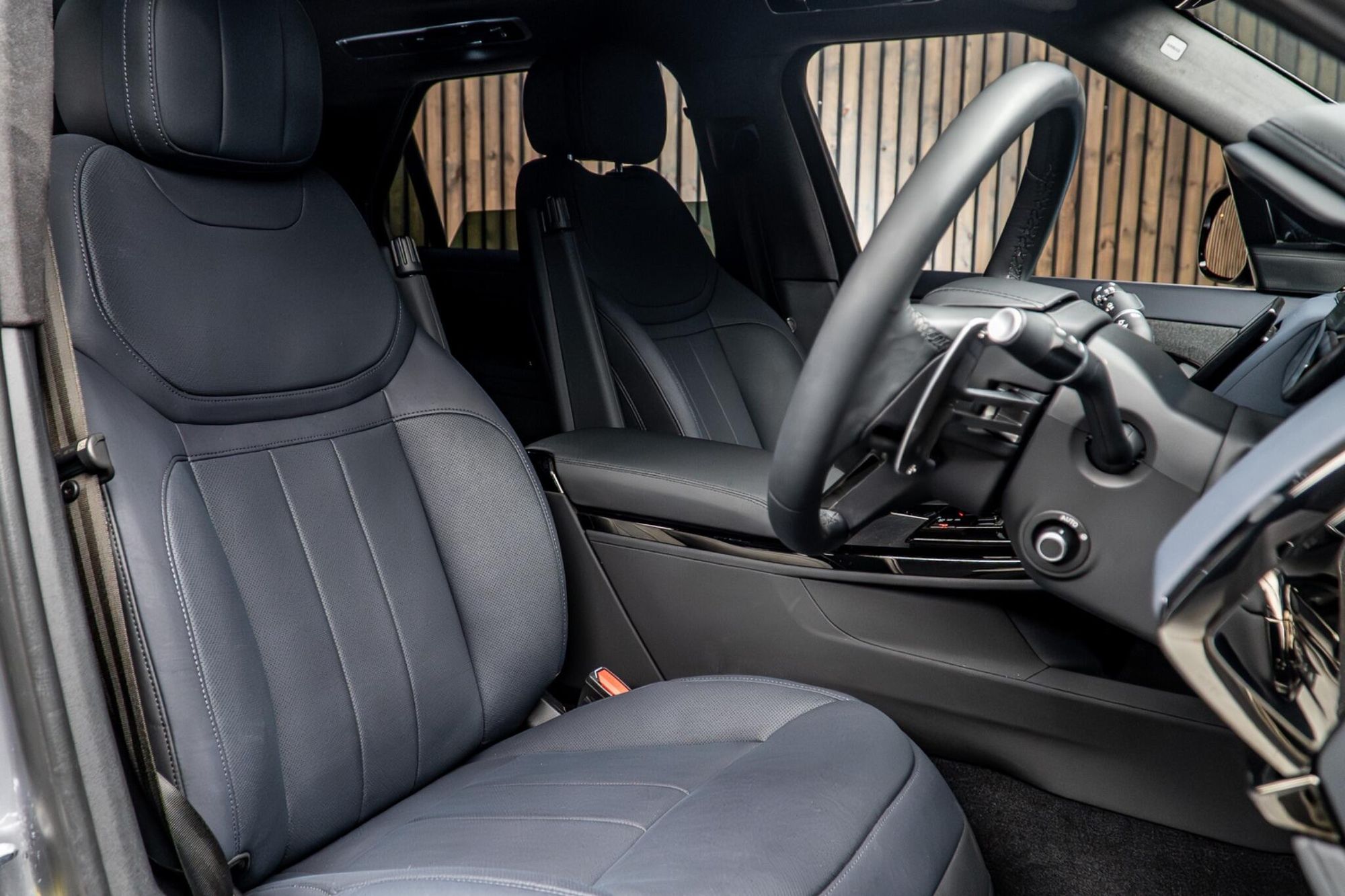 LAND ROVER RANGE ROVER SPORT ESTATE 3.0 P400 Autobiography 5dr Auto for sale UK - Slide 2