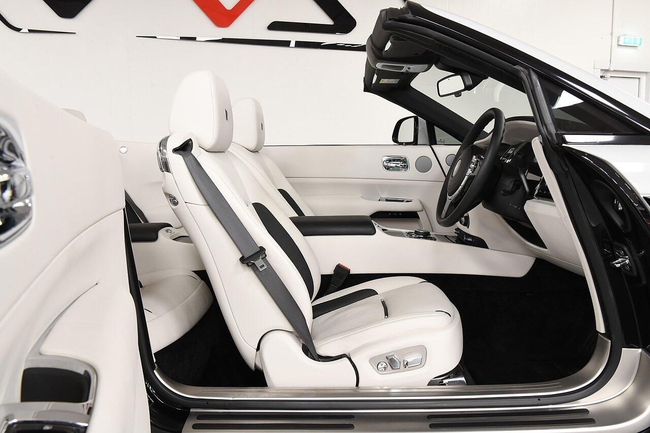 ROLLS-ROYCE DAWN CONVERTIBLE 2dr Auto for sale UK - Slide 6