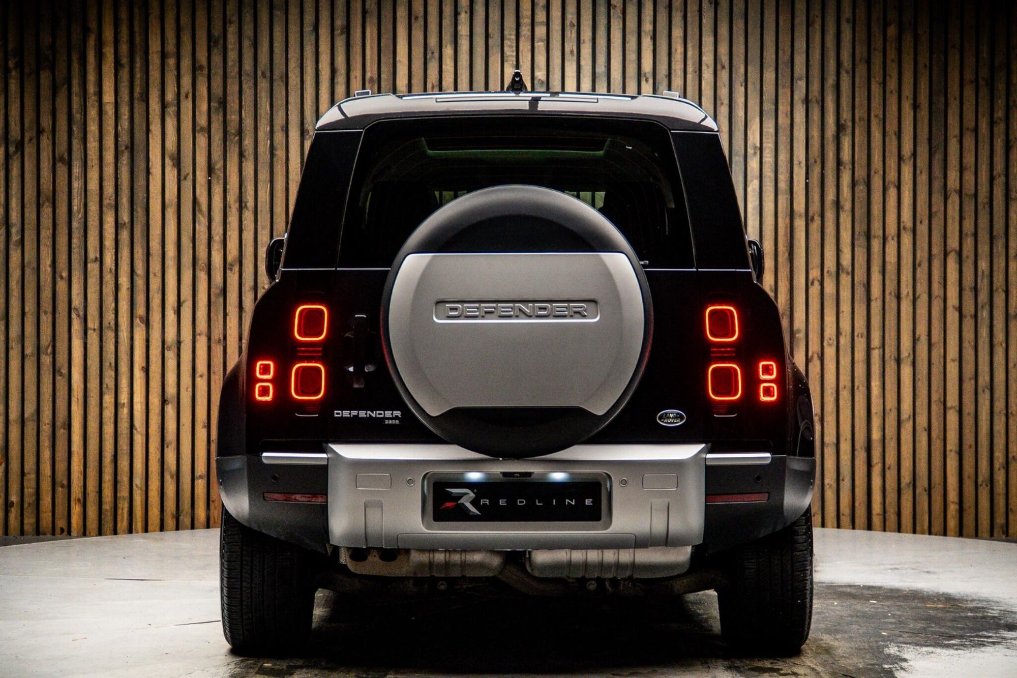 LAND ROVER DEFENDER DIESEL ESTATE 3.0 D300 SE 110 5dr Auto for sale UK - Slide 6