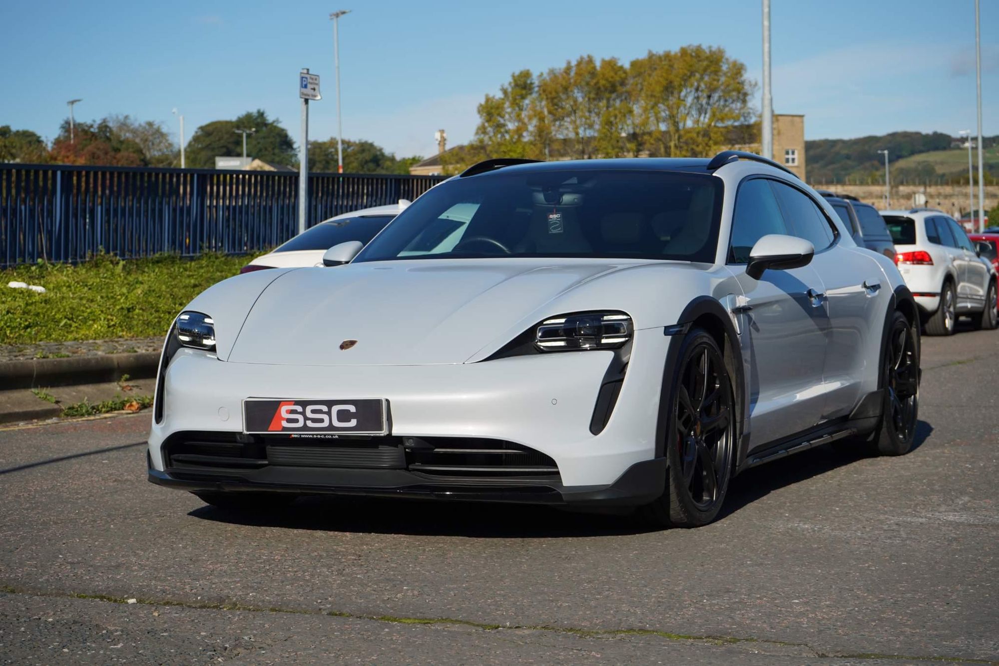 PORSCHE TAYCAN CROSS TURISMO 420kW 4S 93kWh 5dr Auto for sale UK - Slide 8