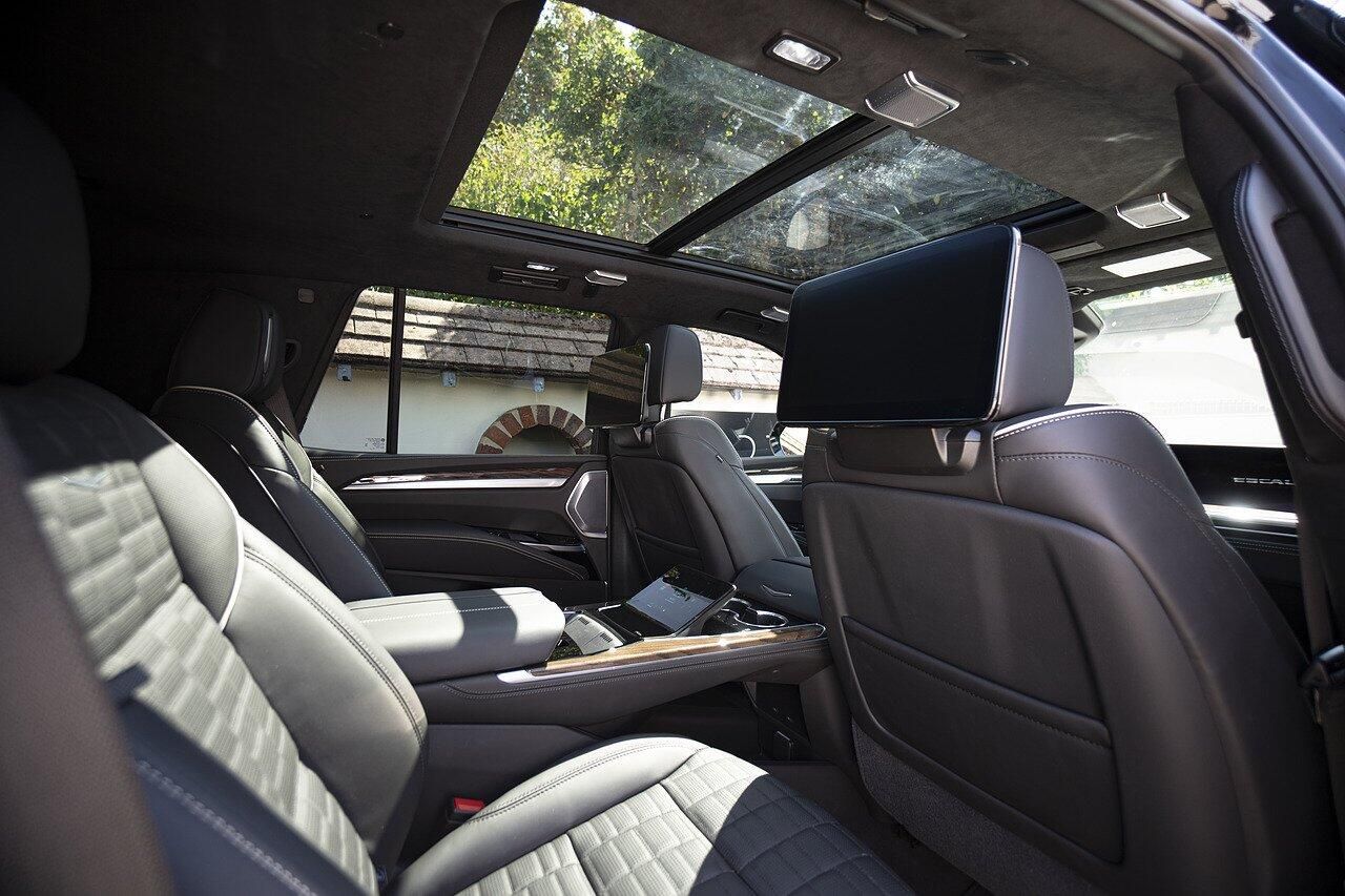 CADILLAC ESCALADE STATION WAGON 6.2 V8 Sport Platinum 5dr Auto for sale UK - Slide 10