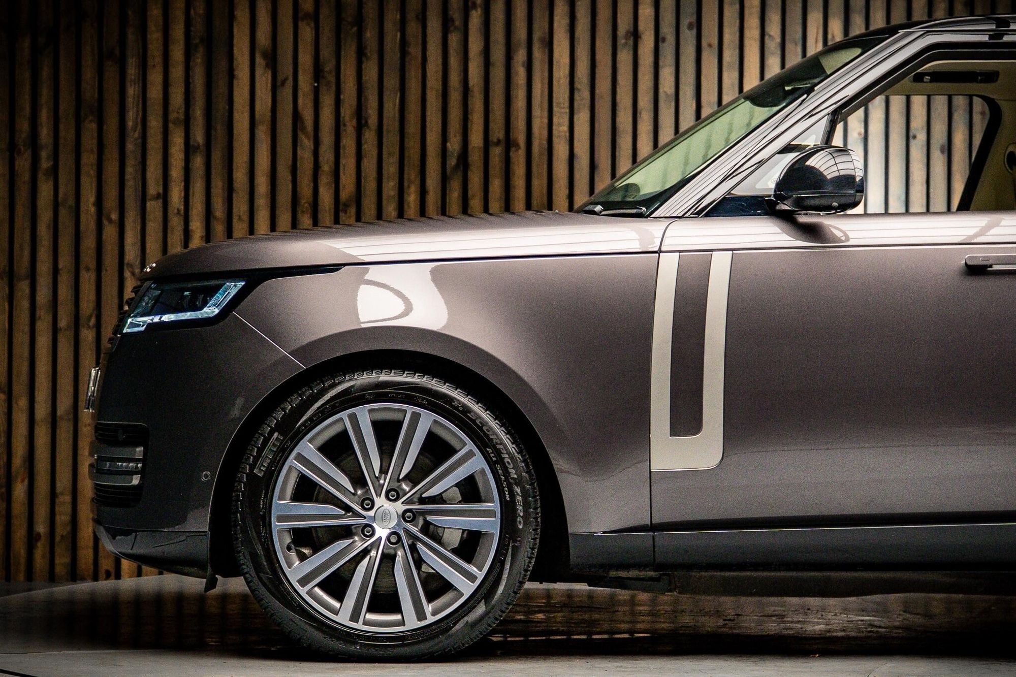 LAND ROVER RANGE ROVER ESTATE 3.0 P440e SE 4dr Auto for sale UK - Slide 9