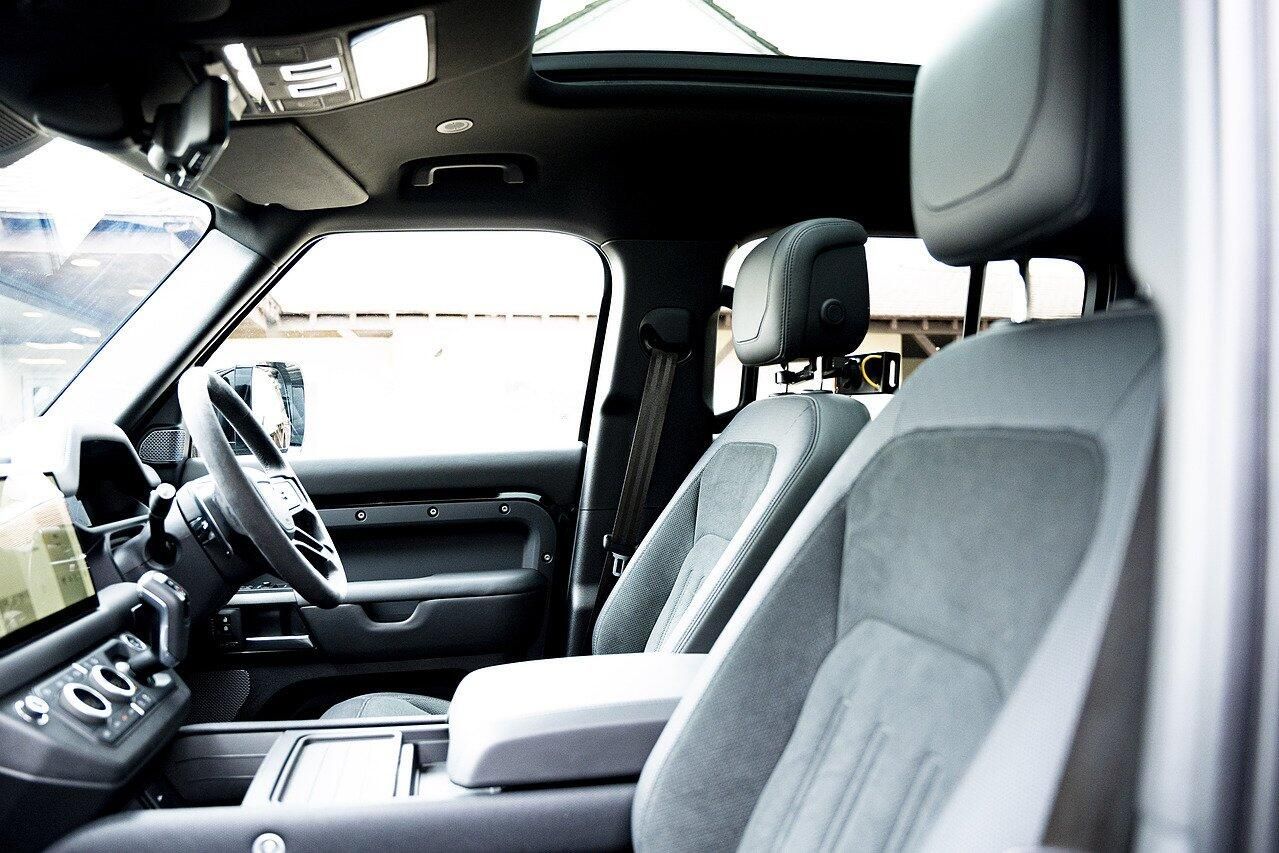 LAND ROVER DEFENDER ESTATE 5.0 P525 V8 110 5dr Auto for sale UK - Slide 10