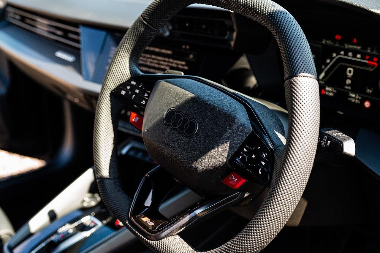AUDI RS3 RS 3 SALOON RS 3 TFSI Quattro Carbon Vorsprung 4dr S Tronic for sale UK - Slide 9