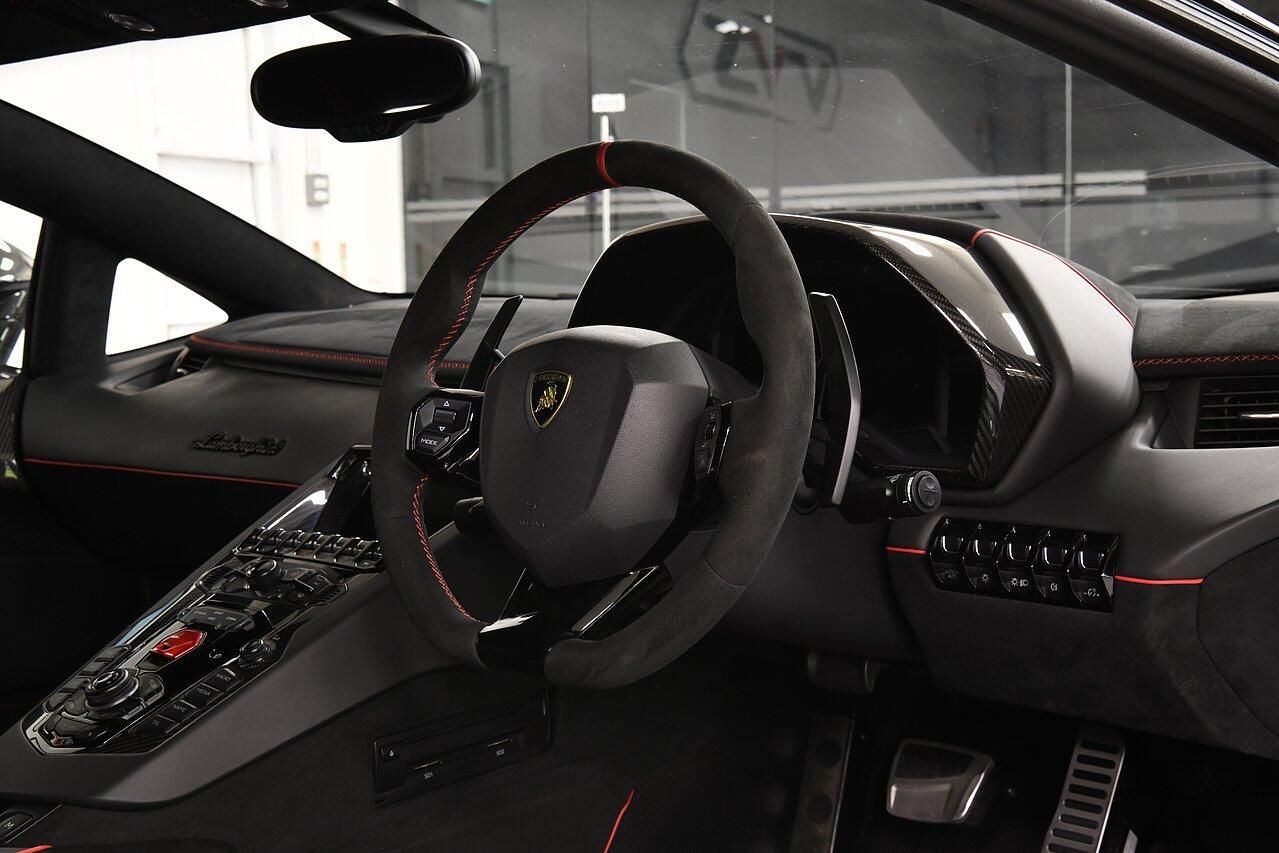 LAMBORGHINI AVENTADOR COUPE SPECIAL EDITION LP 770-4 SVJ 2dr ISR for sale UK - Slide 5