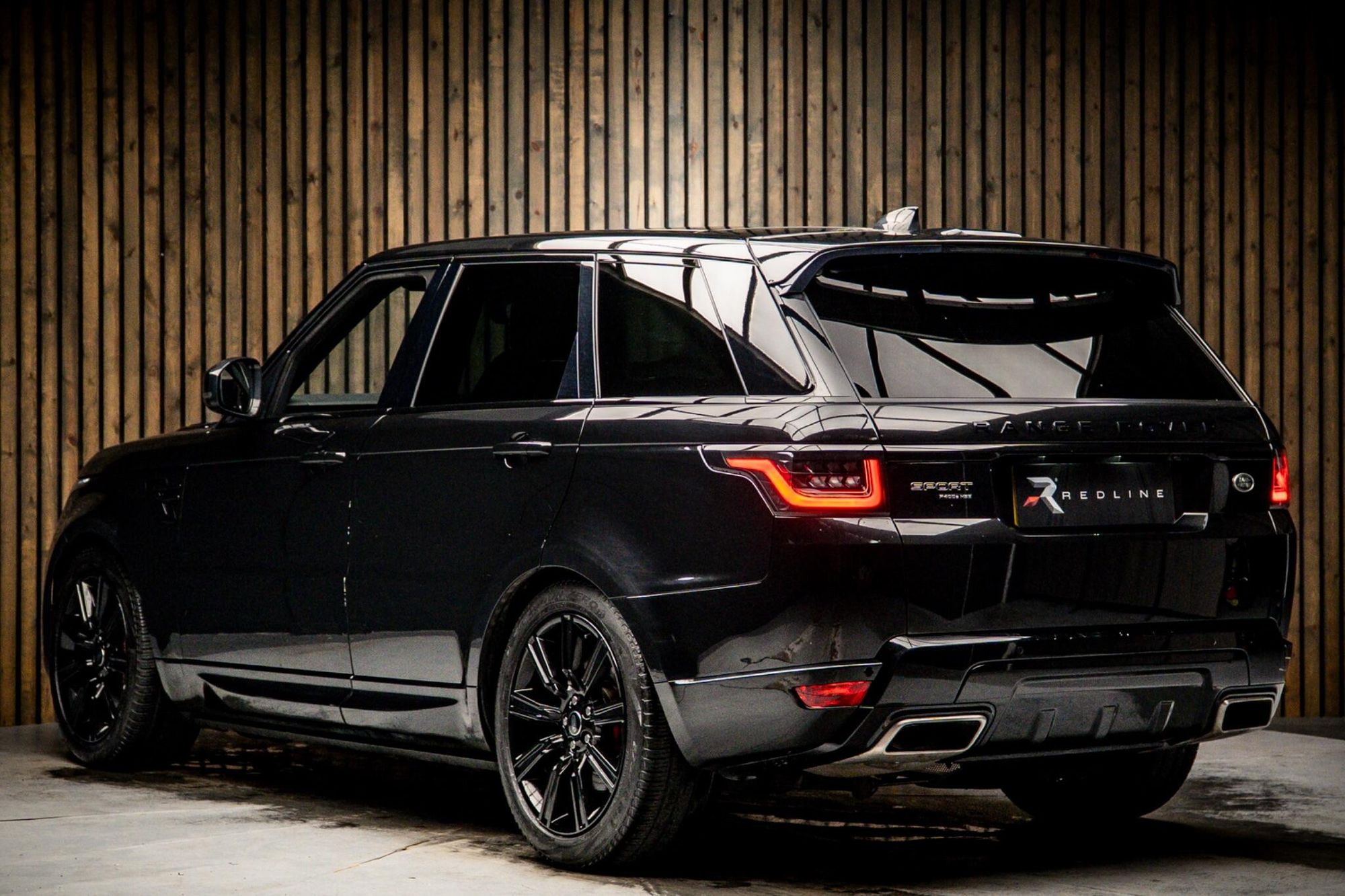 LAND ROVER RANGE ROVER SPORT ESTATE 2.0 P400e HSE Dynamic Black 5dr Auto for sale UK - Slide 3