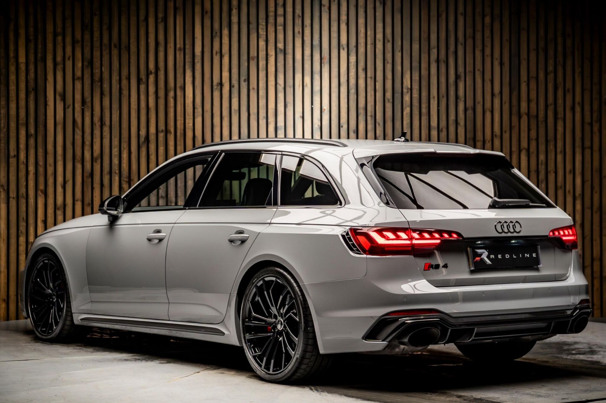 AUDI RS4 RS 4 AVANT RS 4 TFSI Quattro Carbon Black 5dr Tiptronic for sale UK - Slide 3