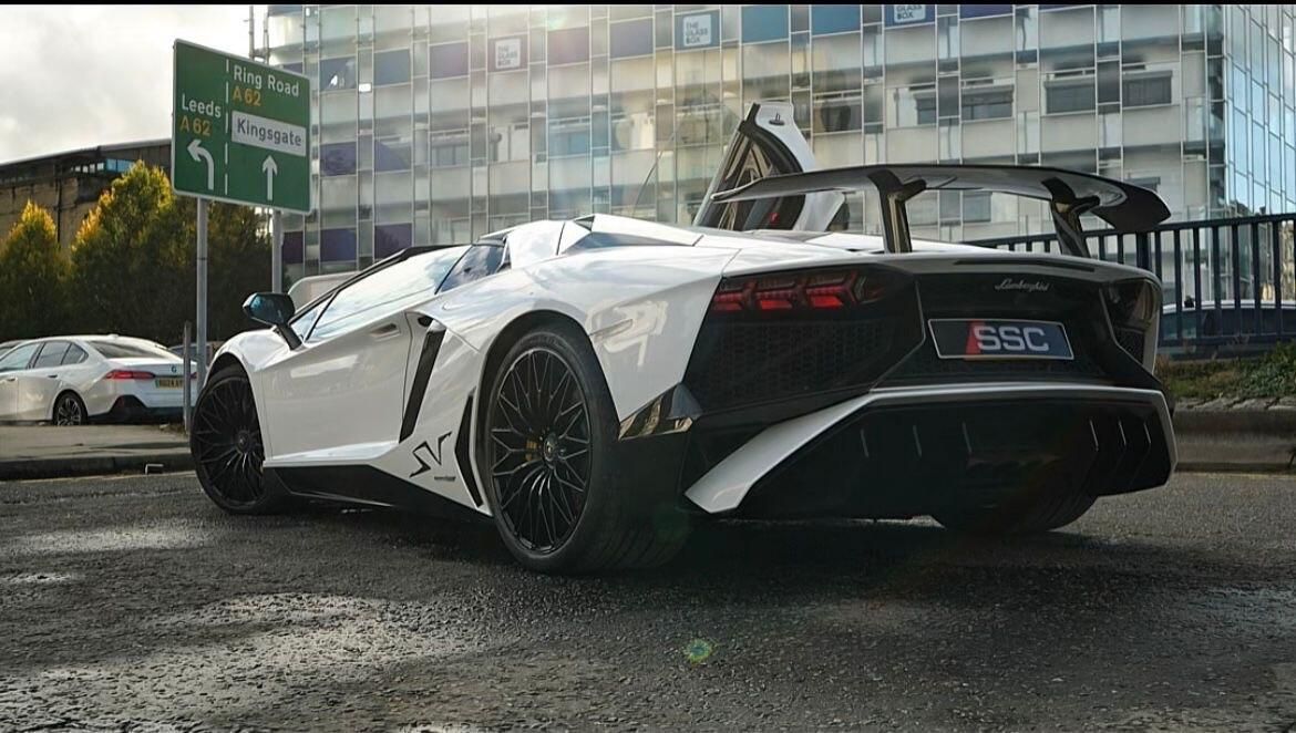 LAMBORGHINI AVENTADOR ROADSTER LP 750-4 Superveloce 2dr ISR for sale UK - Slide 2