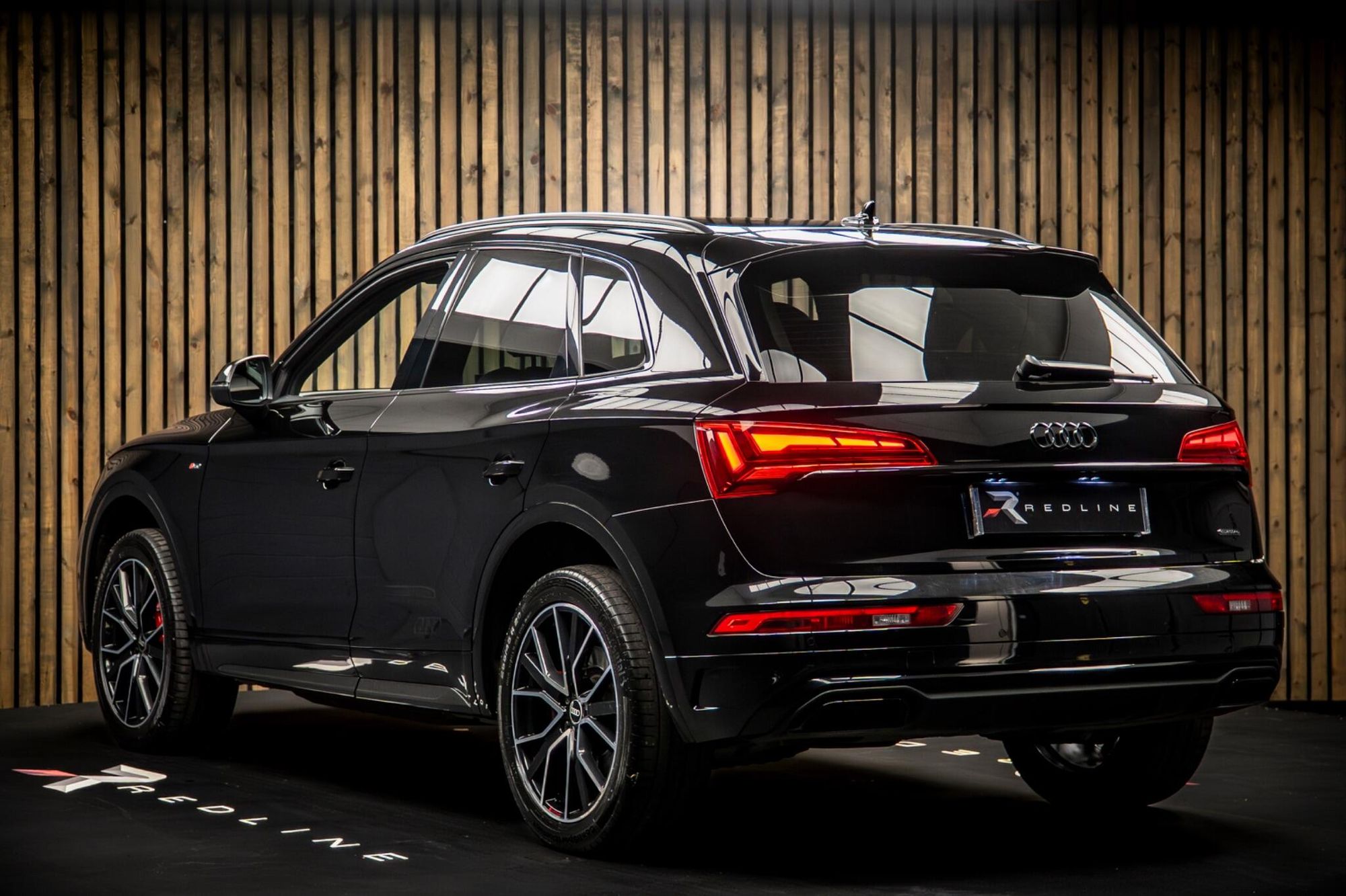 AUDI Q5 ESTATE SPECIAL EDITIONS 40 TDI Quattro Edition 1 5dr S Tronic for sale UK - Slide 3