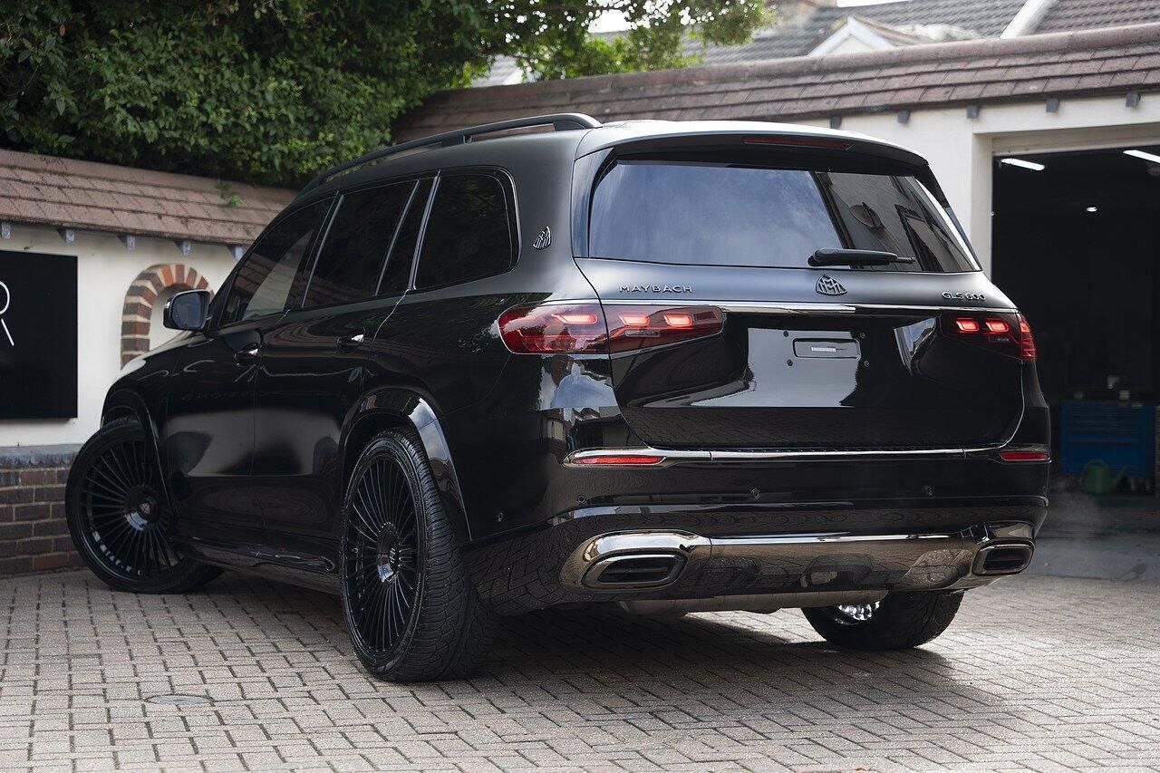 Mercedes-Benz GLS 600 4.0 Maybach First Class Night Series 9G-Tronic 4Matic 5 Door Auto for sale UK - Slide 5