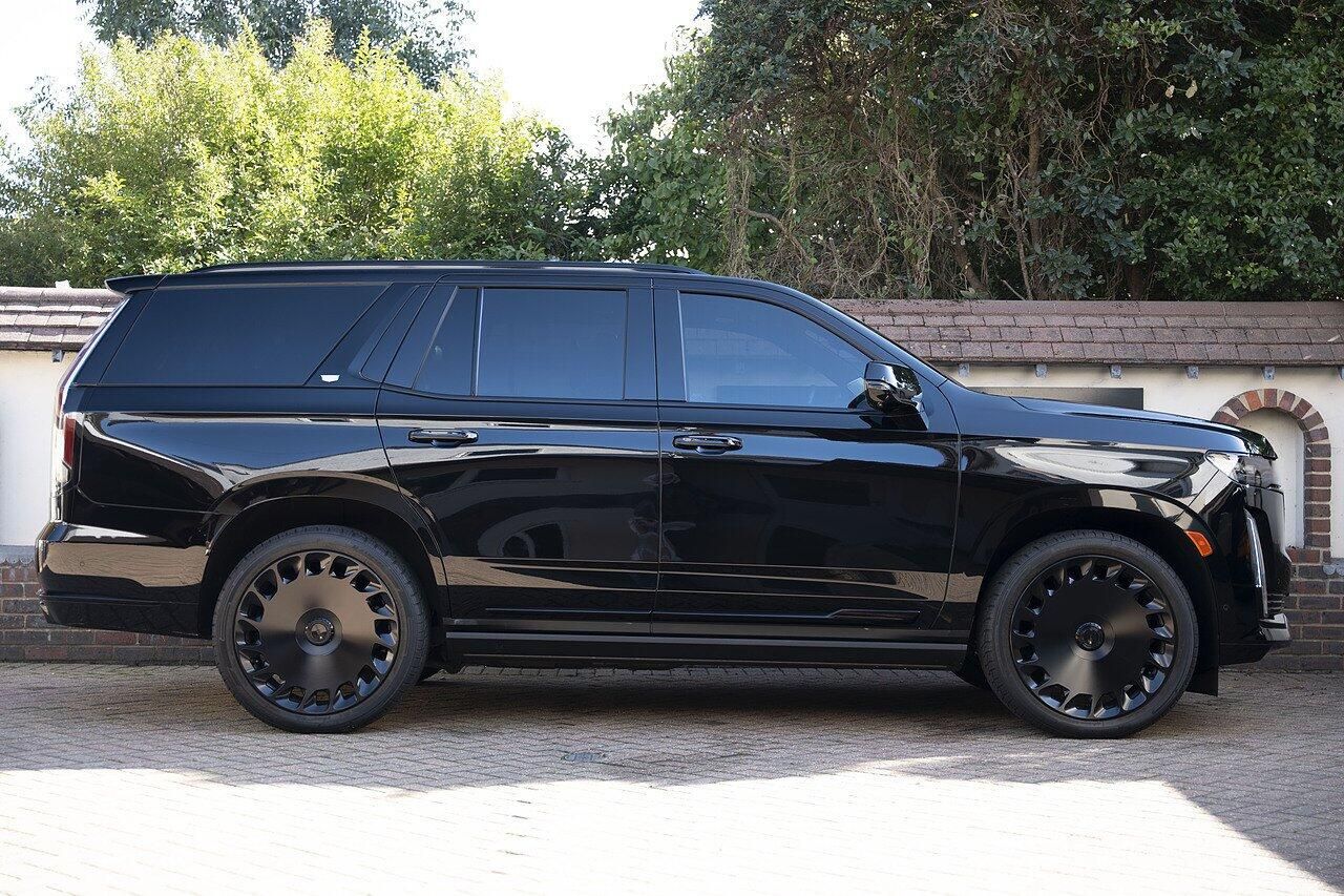 CADILLAC ESCALADE STATION WAGON 6.2 V8 Sport Platinum 5dr Auto for sale UK - Slide 3