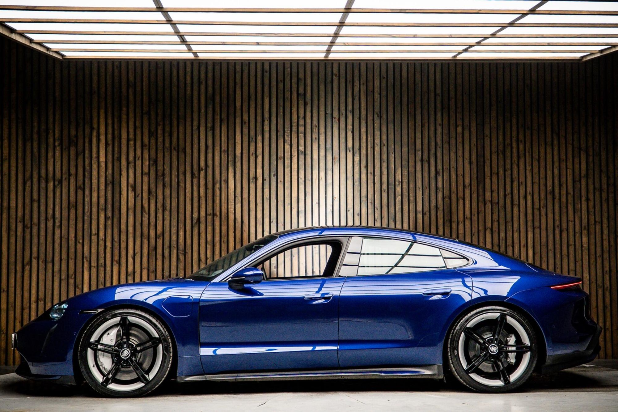 PORSCHE TAYCAN SALOON 500kW Turbo 93kWh 4dr Auto for sale UK - Slide 7