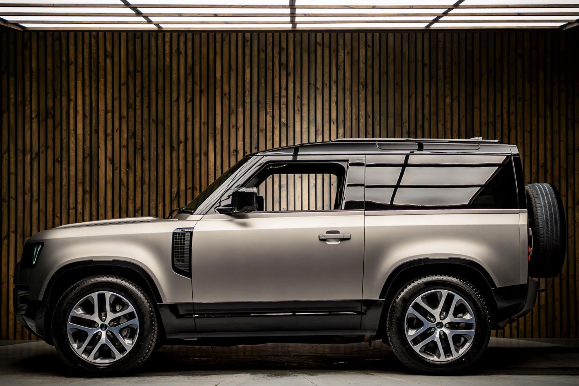 LAND ROVER DEFENDER DIESEL ESTATE 3.0 D350 X-Dynamic HSE 90 3dr Auto for sale UK - Slide 7