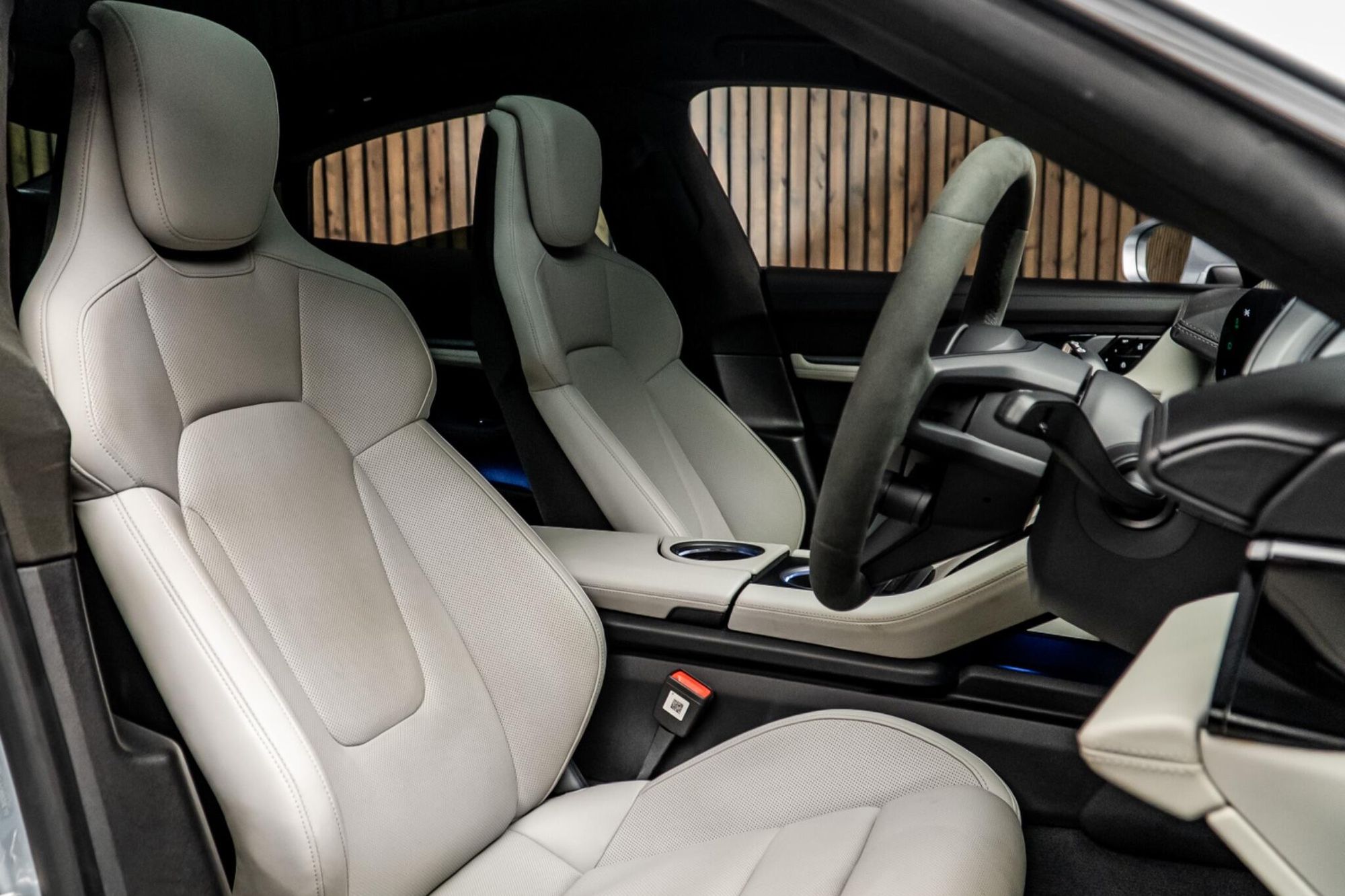 PORSCHE TAYCAN SALOON 500kW Turbo 93kWh 4dr Auto for sale UK - Slide 2