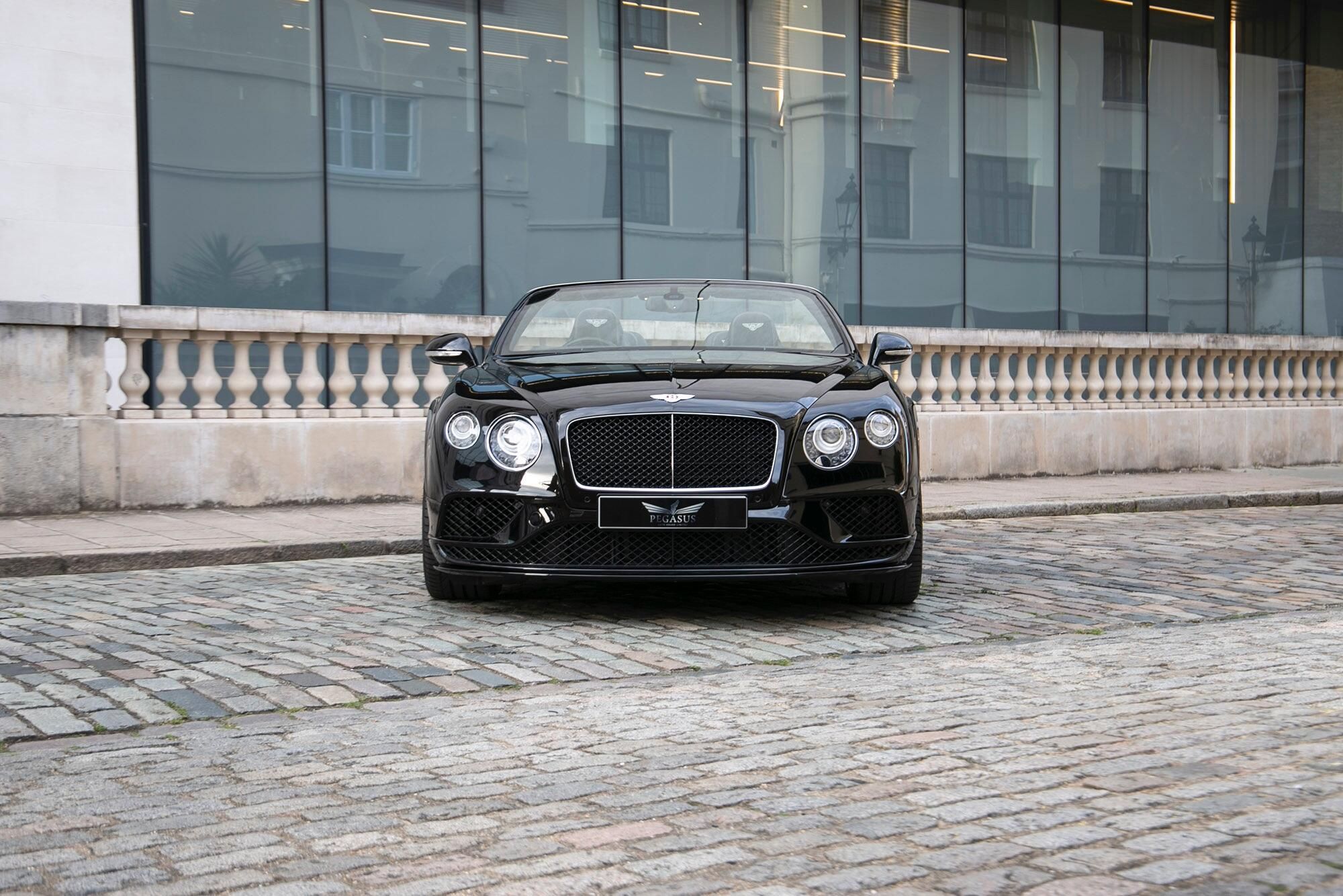 BENTLEY CONTINENTAL GTC CONVERTIBLE 4.0 V8 S 2dr Auto for sale UK - Slide 5