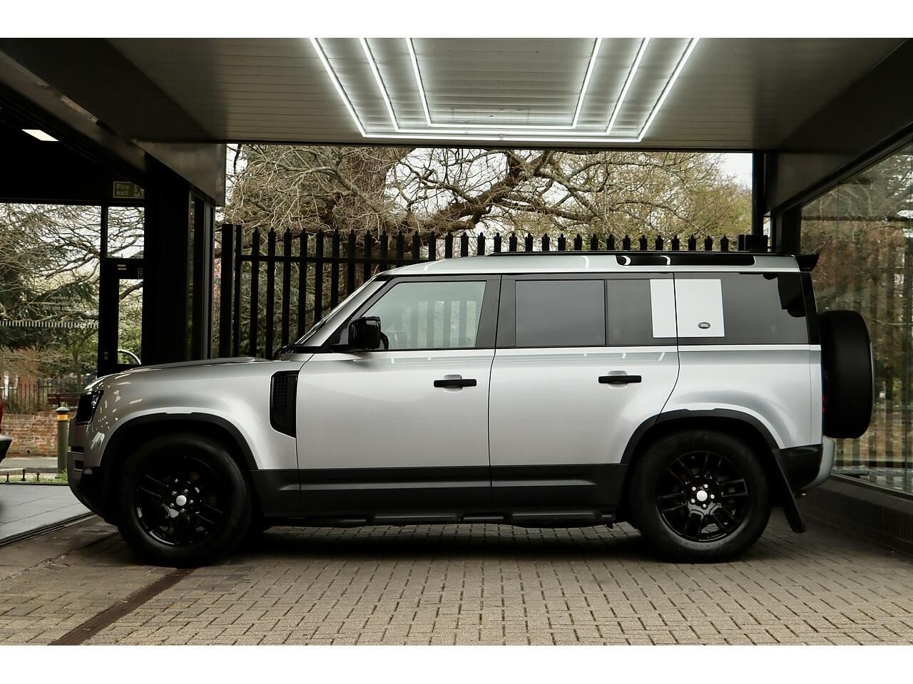 LAND ROVER DEFENDER DIESEL ESTATE 2.0 D240 S 110 5dr Auto for sale UK - Slide 9