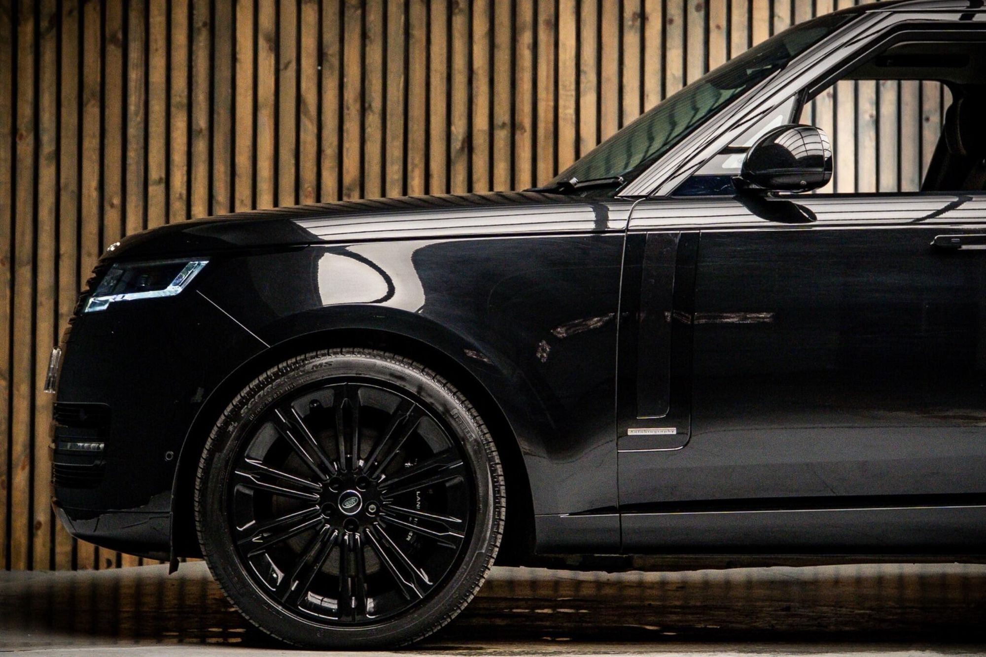 LAND ROVER RANGE ROVER ESTATE 4.4 P530 V8 Autobiography 4dr Auto for sale UK - Slide 9