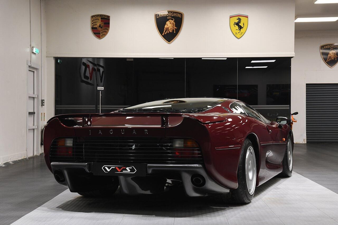 JAGUAR XJ220 COUPE 3.5 2dr for sale UK - Slide 3