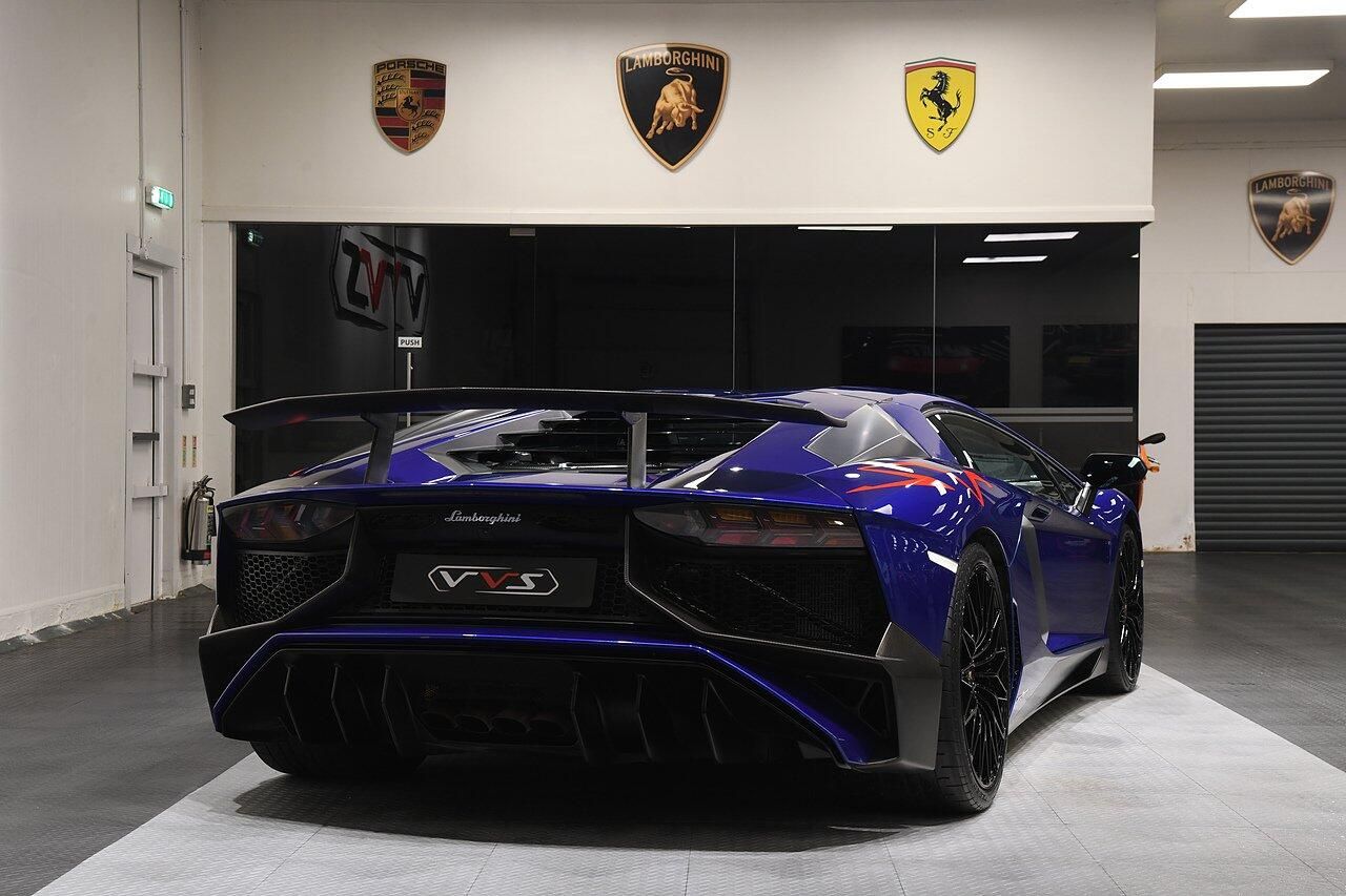 LAMBORGHINI AVENTADOR COUPE LP 750-4 Superveloce 2dr ISR for sale UK - Slide 3