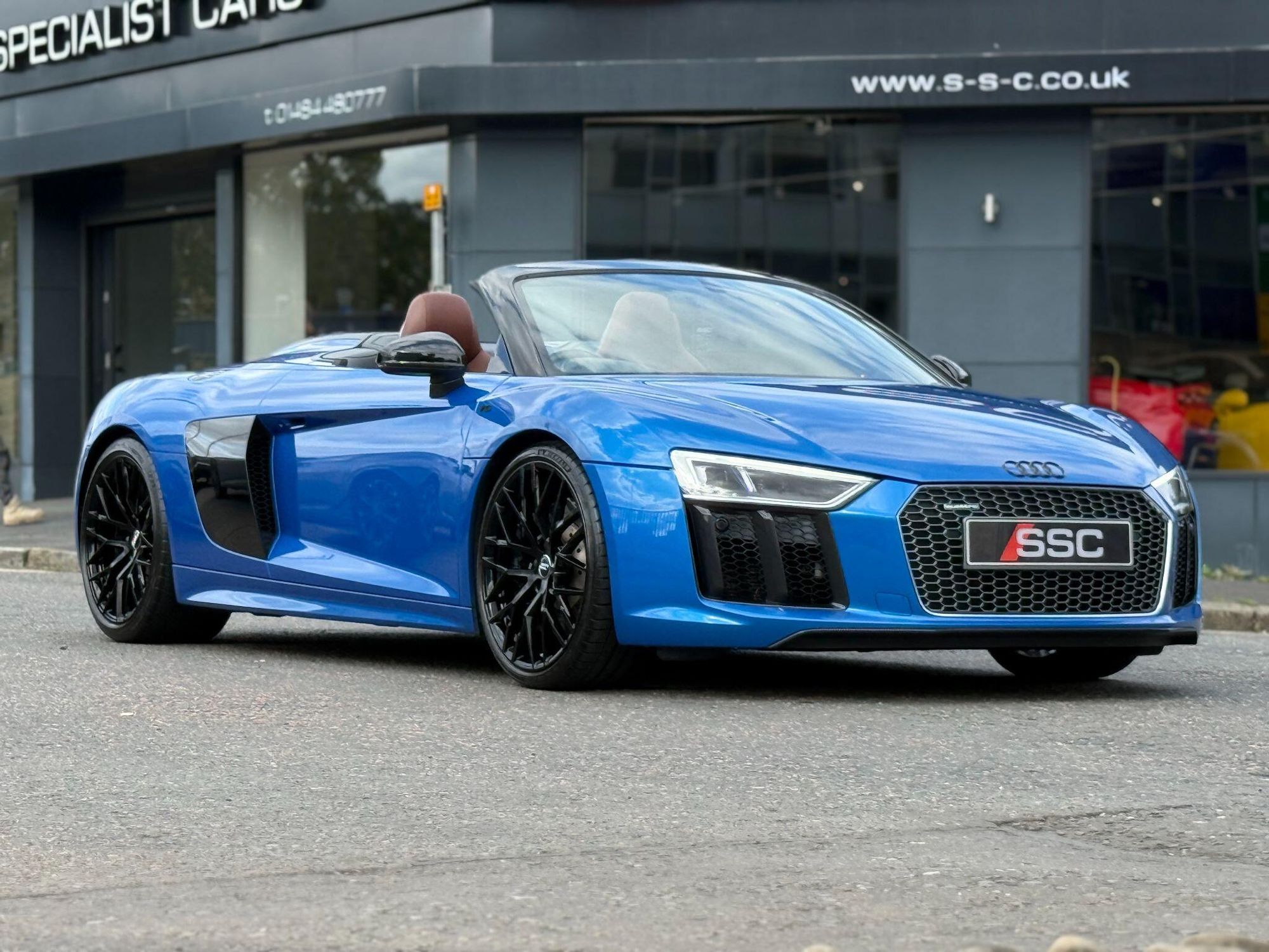 AUDI R8 SPYDER 5.2 FSI V10 Quattro 2dr S Tronic for sale UK - Slide 6