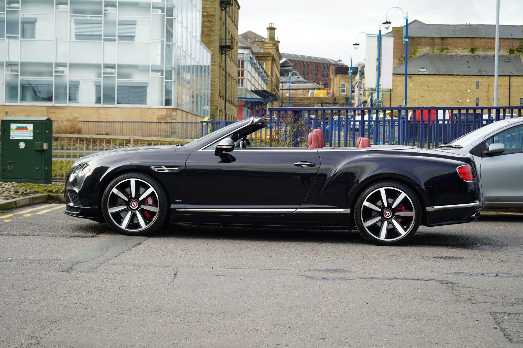 BENTLEY CONTINENTAL GTC CONVERTIBLE 4.0 V8 S 2dr Auto for sale UK - Slide 8