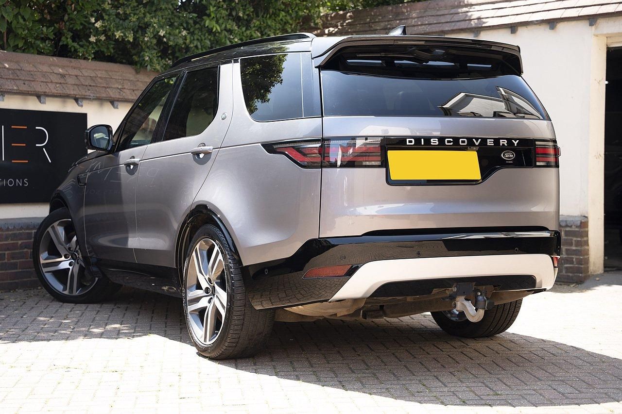 LAND ROVER DISCOVERY DIESEL SW 3.0 D300 Metropolitan Edition 5dr Auto for sale UK - Slide 4