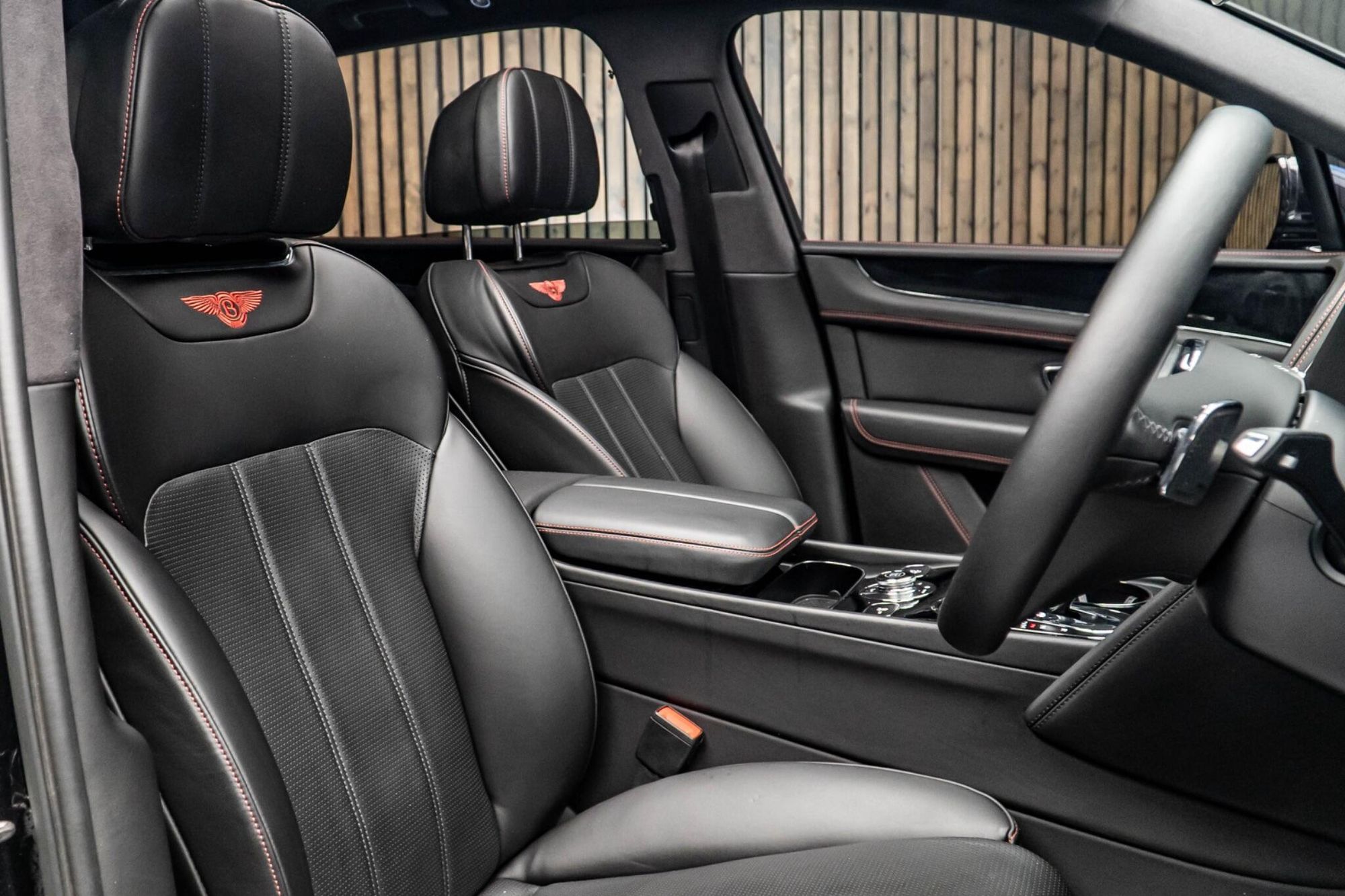 BENTLEY BENTAYGA ESTATE 4.0 V8 5dr Auto for sale UK - Slide 2