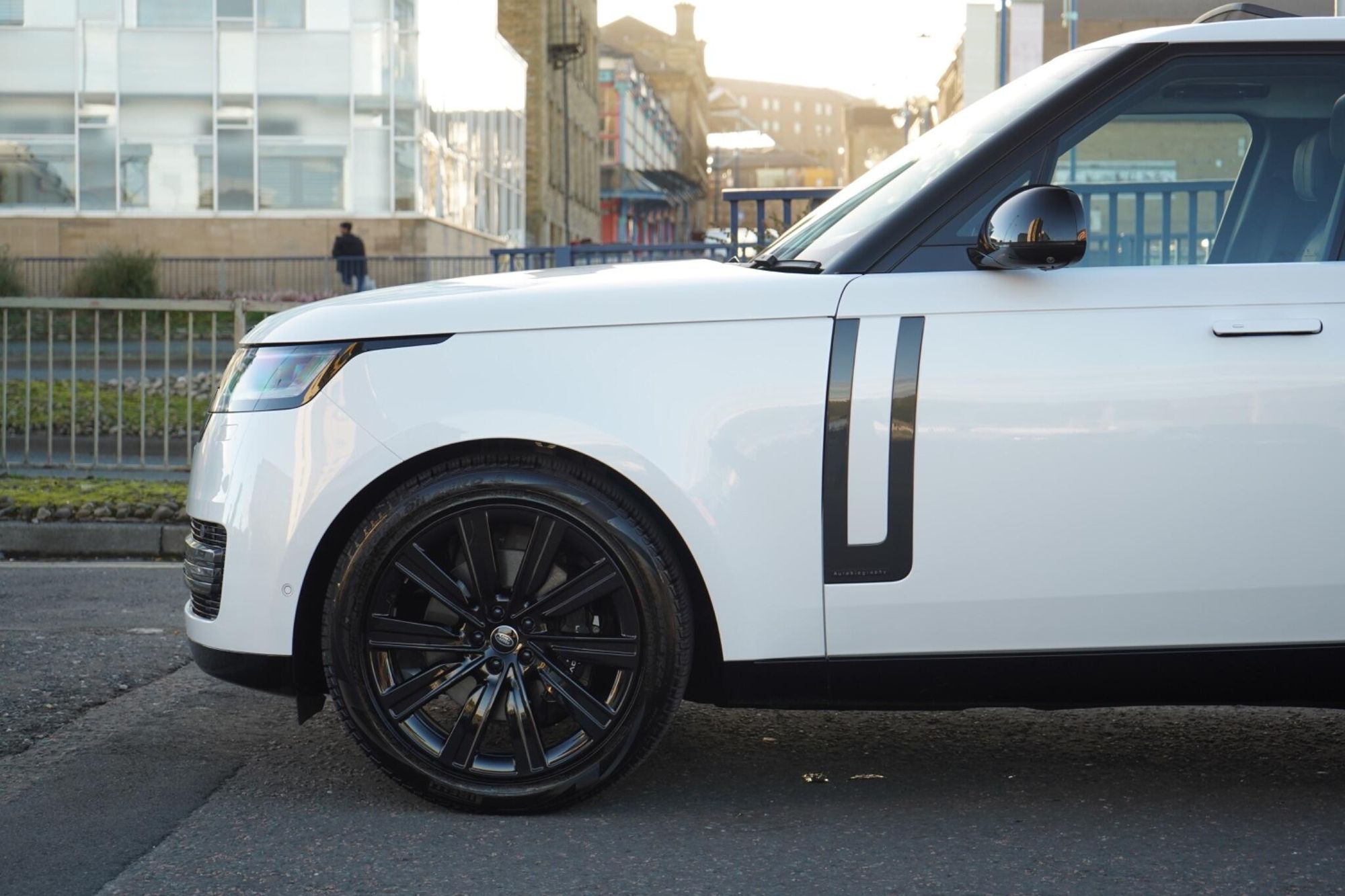 LAND ROVER RANGE ROVER ESTATE 3.0 P400 Autobiography 4dr Auto for sale UK - Slide 10