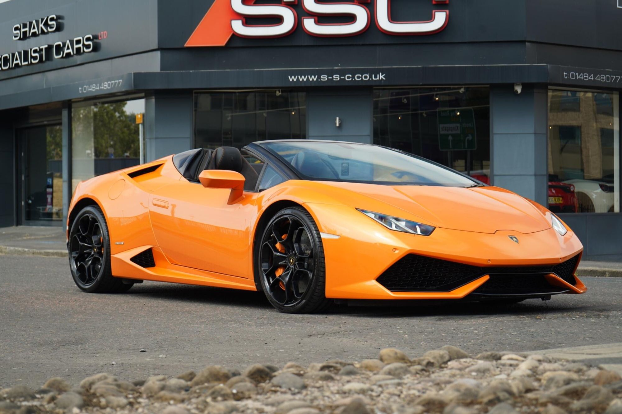 LAMBORGHINI HURACAN SPYDER LP 610-4 2dr LDF for sale UK - Slide 4