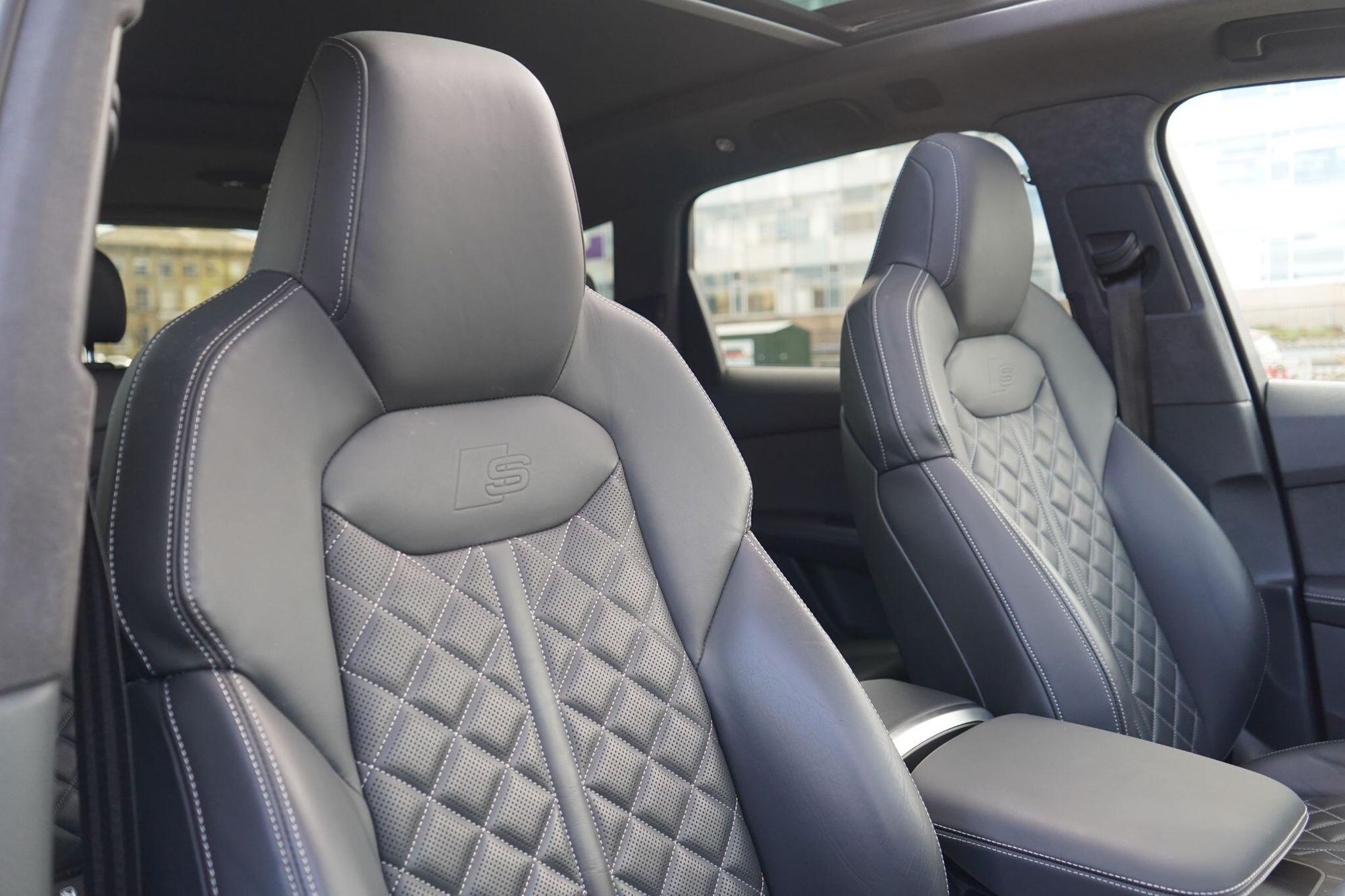 AUDI Q7 ESTATE SQ7 TFSI Quattro Vorsprung 5dr Tiptronic for sale UK - Slide 3