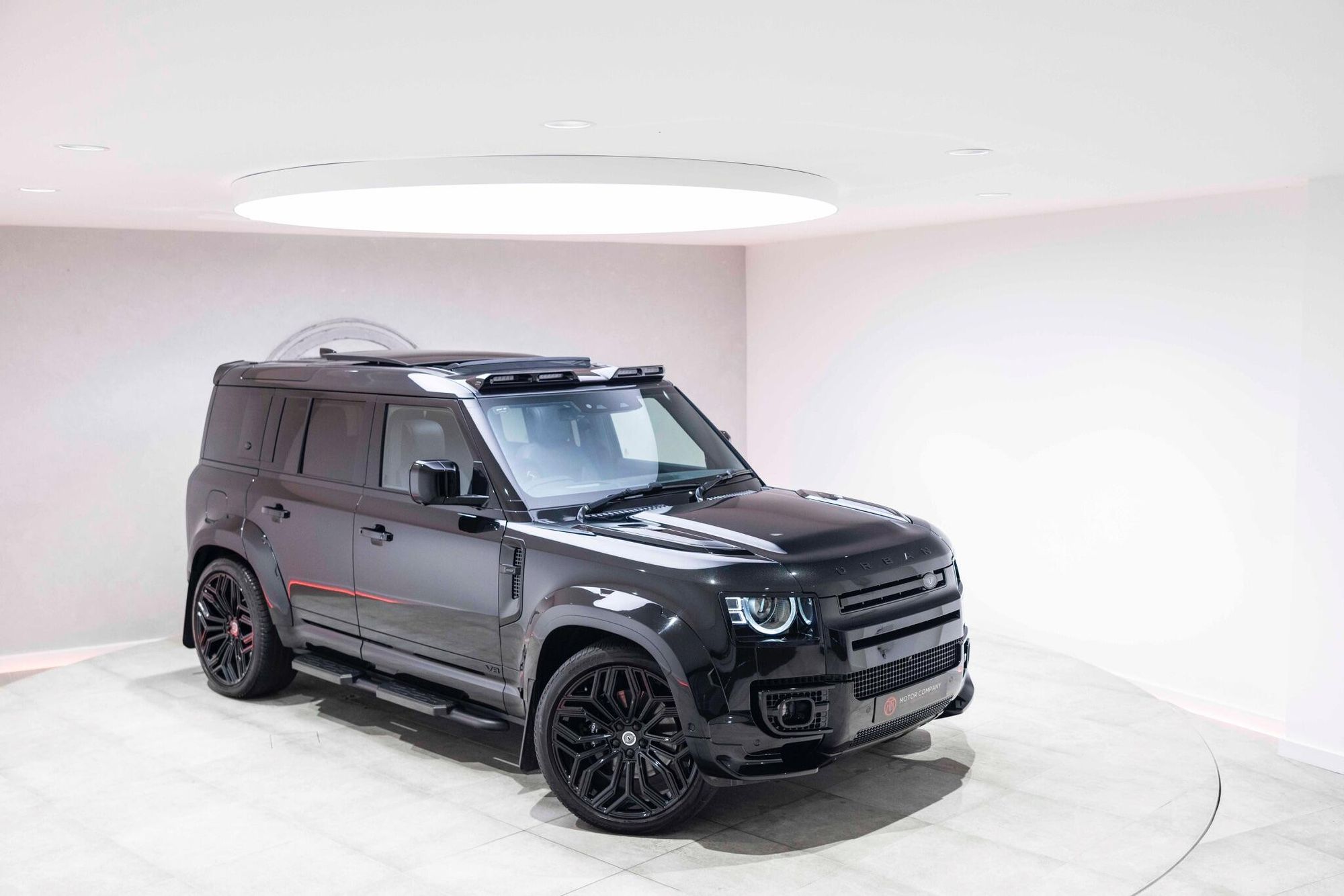 LAND ROVER DEFENDER ESTATE 5.0 P525 V8 110 5dr Auto for sale UK - Slide 7