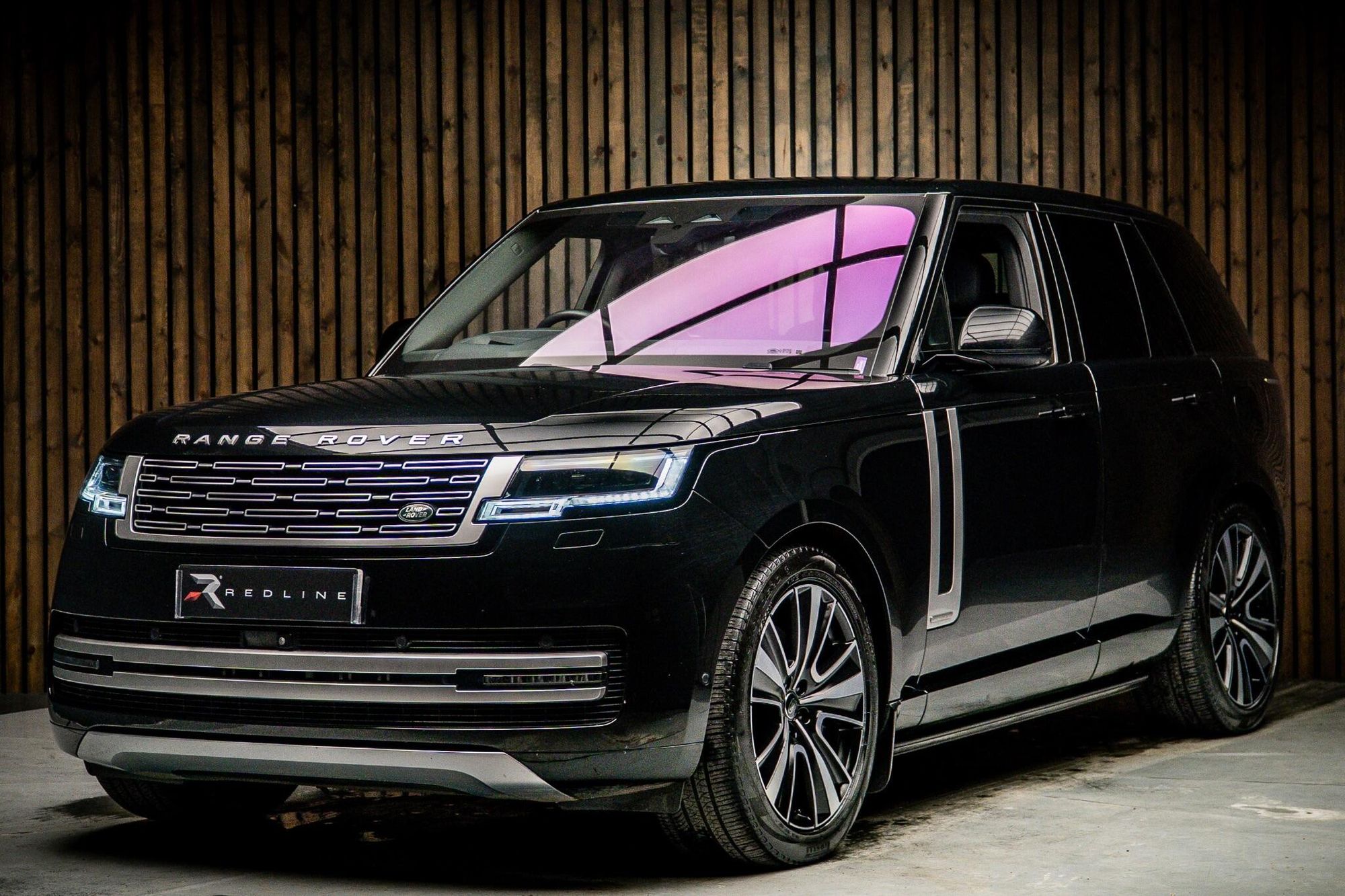 LAND ROVER RANGE ROVER ESTATE 3.0 P440e Autobiography 4dr Auto for sale UK - Slide 8