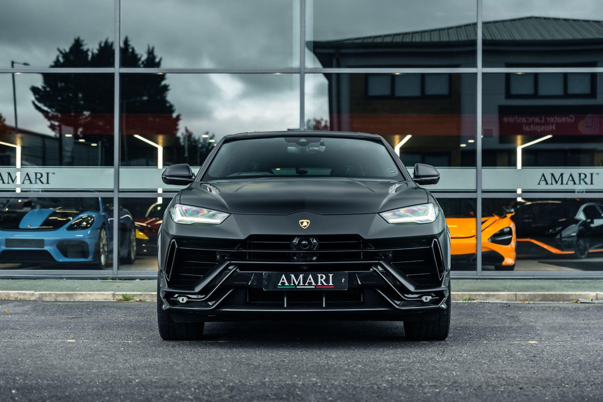 LAMBORGHINI URUS ESTATE 4.0T FSI V8 Performante 5dr Auto for sale UK - Slide 4