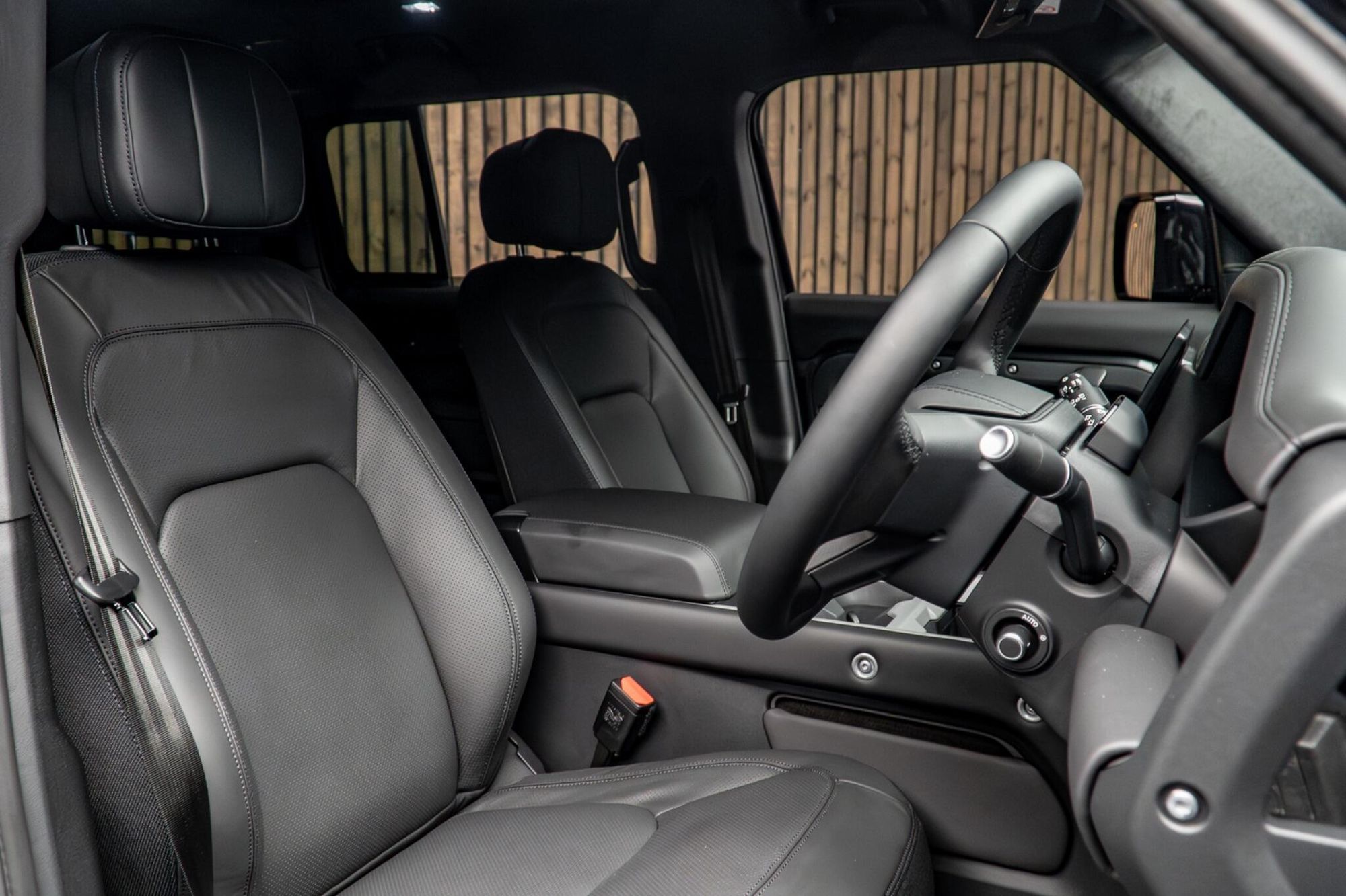 LAND ROVER DEFENDER ESTATE 5.0 P425 X 110 5dr Auto for sale UK - Slide 2