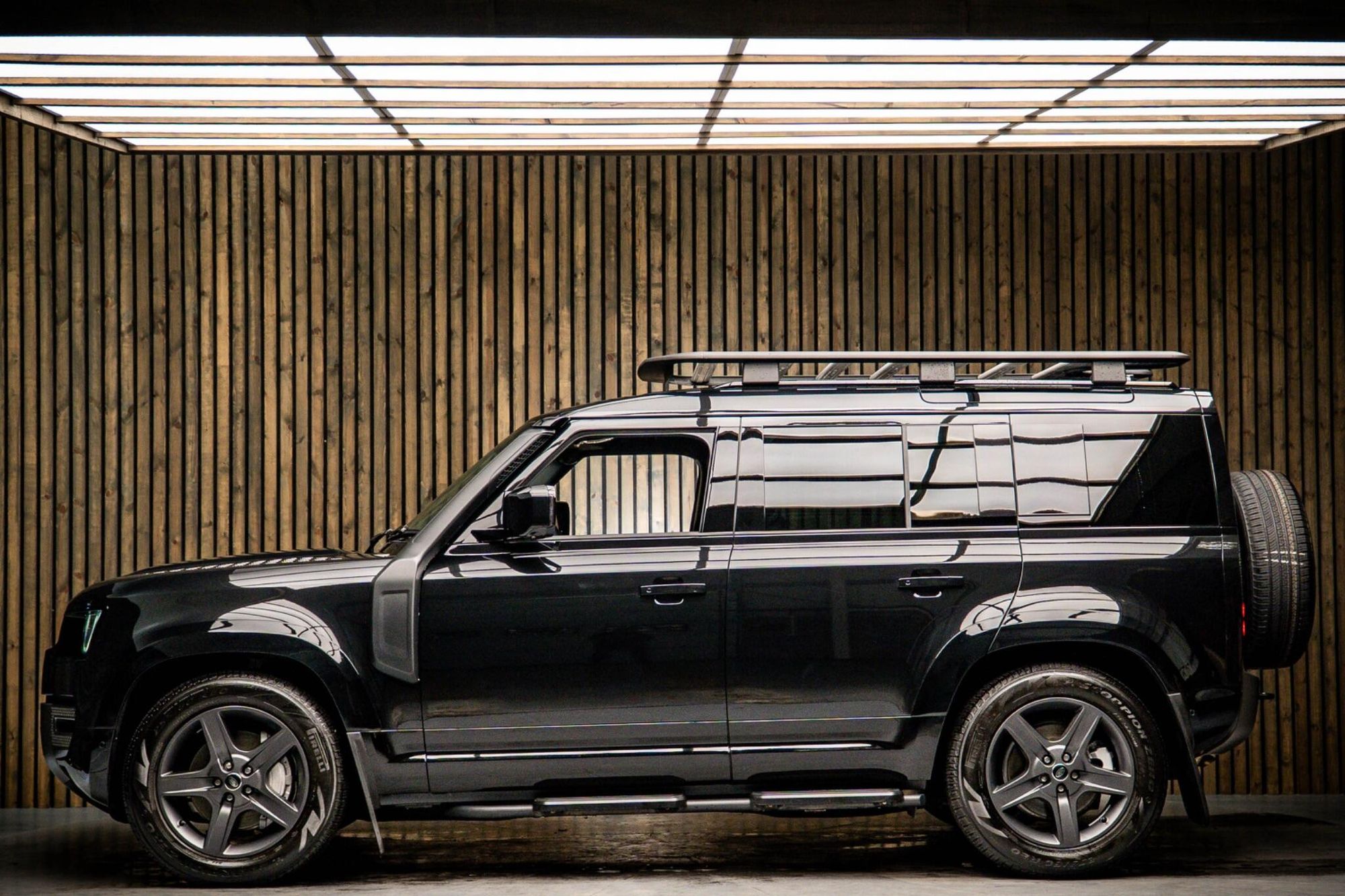 LAND ROVER DEFENDER DIESEL ESTATE 3.0 D350 X-Dynamic SE 110 5dr Auto for sale UK - Slide 7