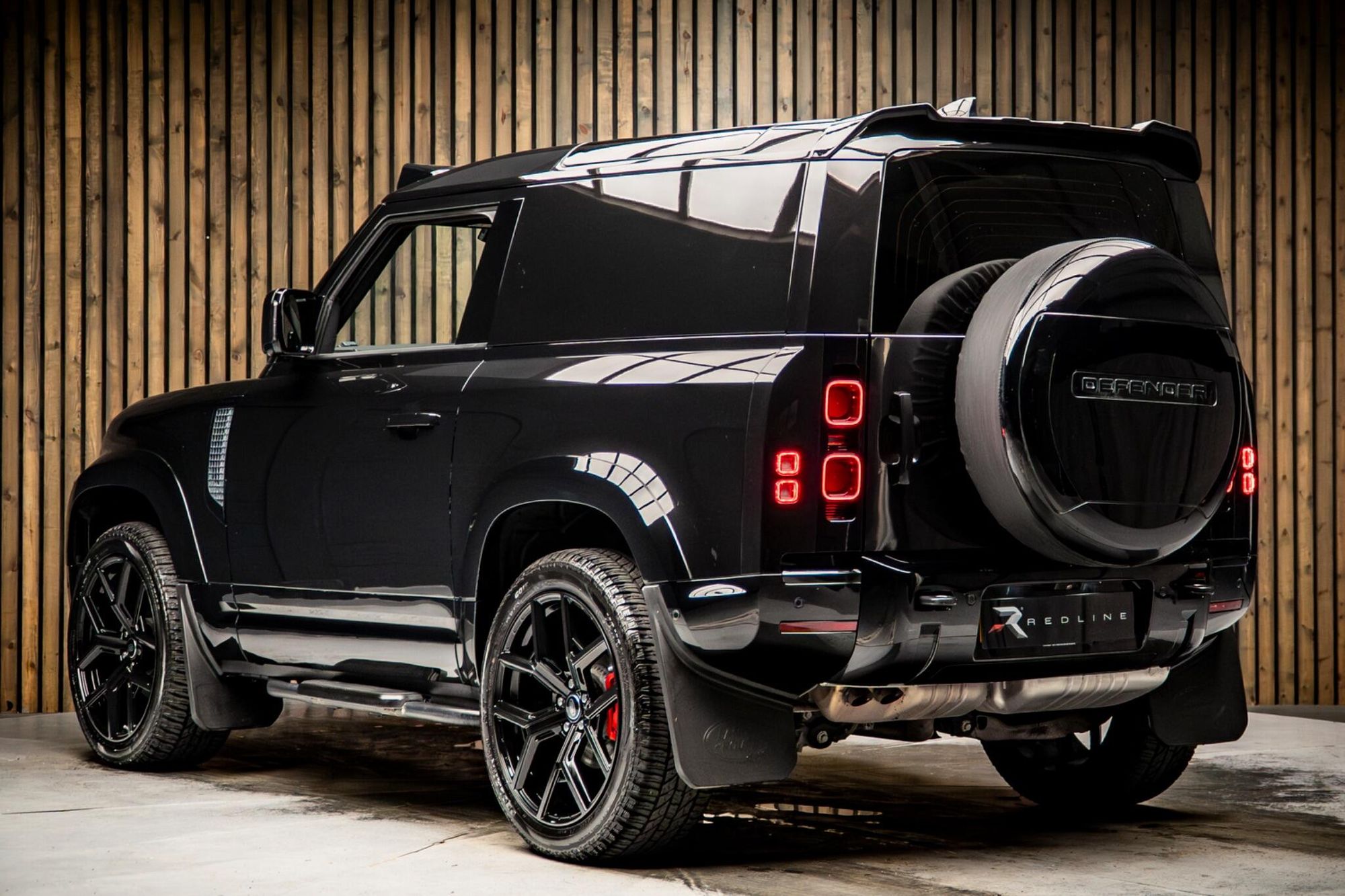 LAND ROVER DEFENDER 90 DIESEL 3.0 D250 Hard Top X-Dynamic HSE Auto for sale UK - Slide 3