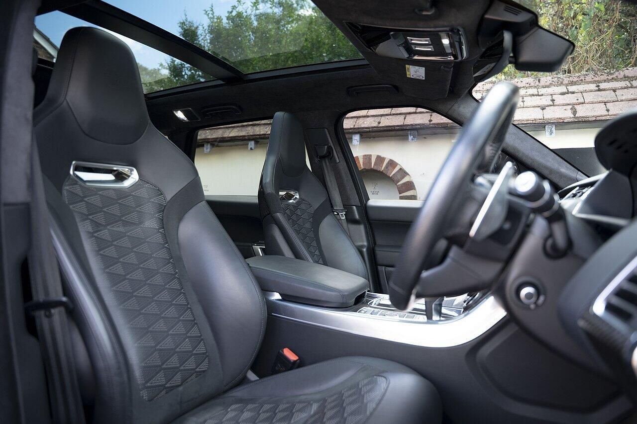 LAND ROVER RANGE ROVER SPORT ESTATE 5.0 P575 S/C SVR 5dr Auto for sale UK - Slide 6