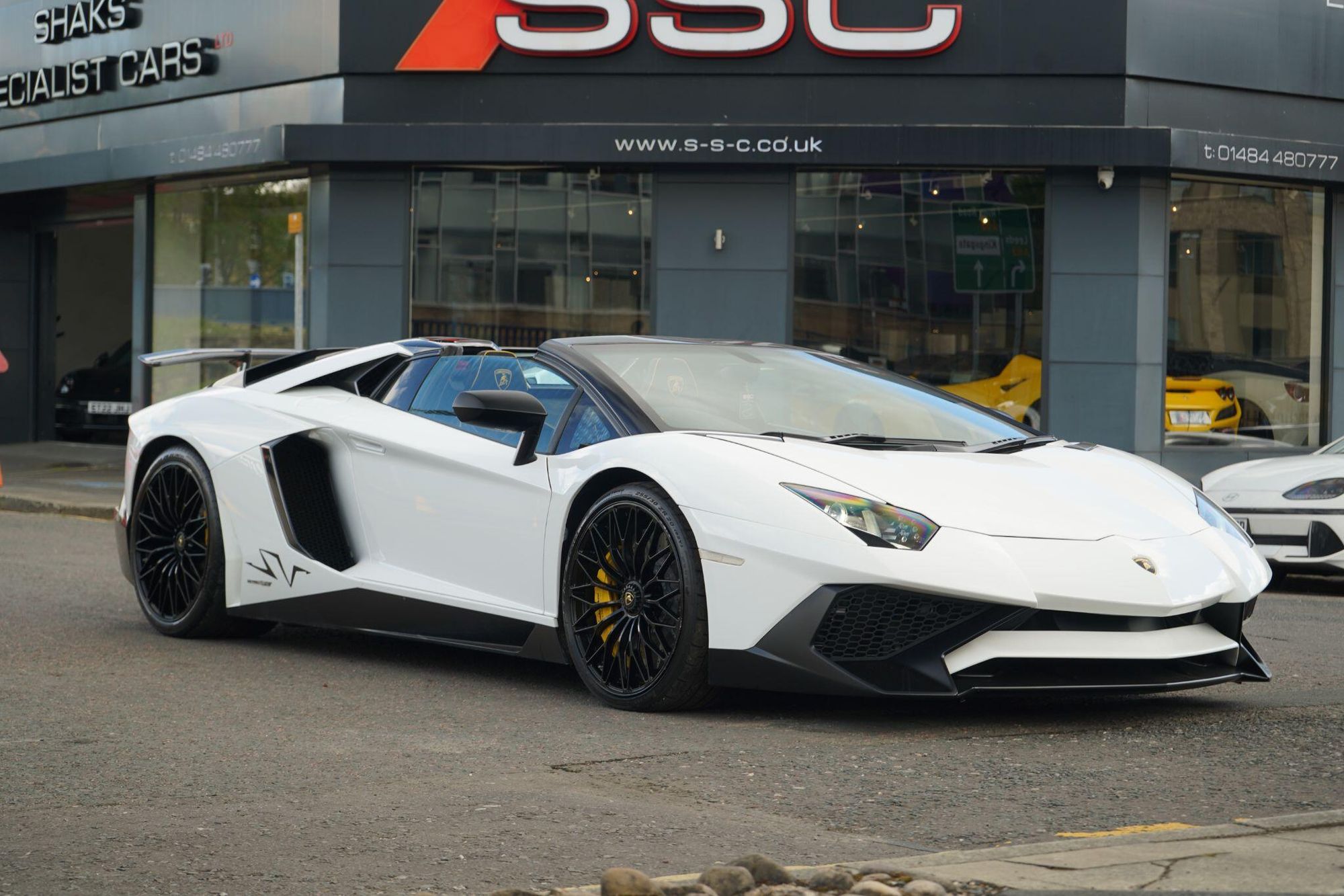 LAMBORGHINI AVENTADOR ROADSTER LP 750-4 Superveloce 2dr ISR for sale UK - Slide 6