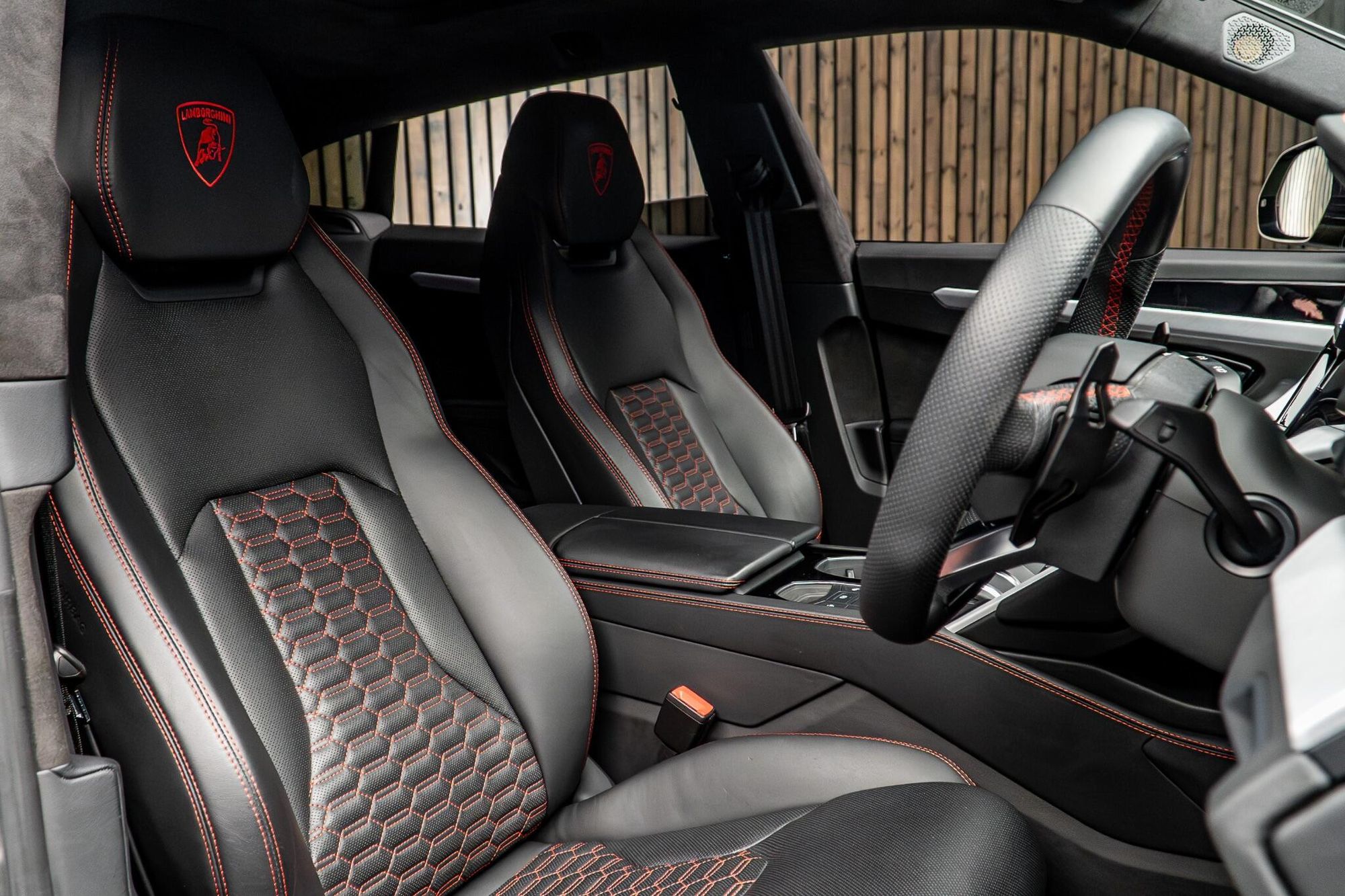 LAMBORGHINI URUS ESTATE 4.0T FSI V8 5dr Auto for sale UK - Slide 2