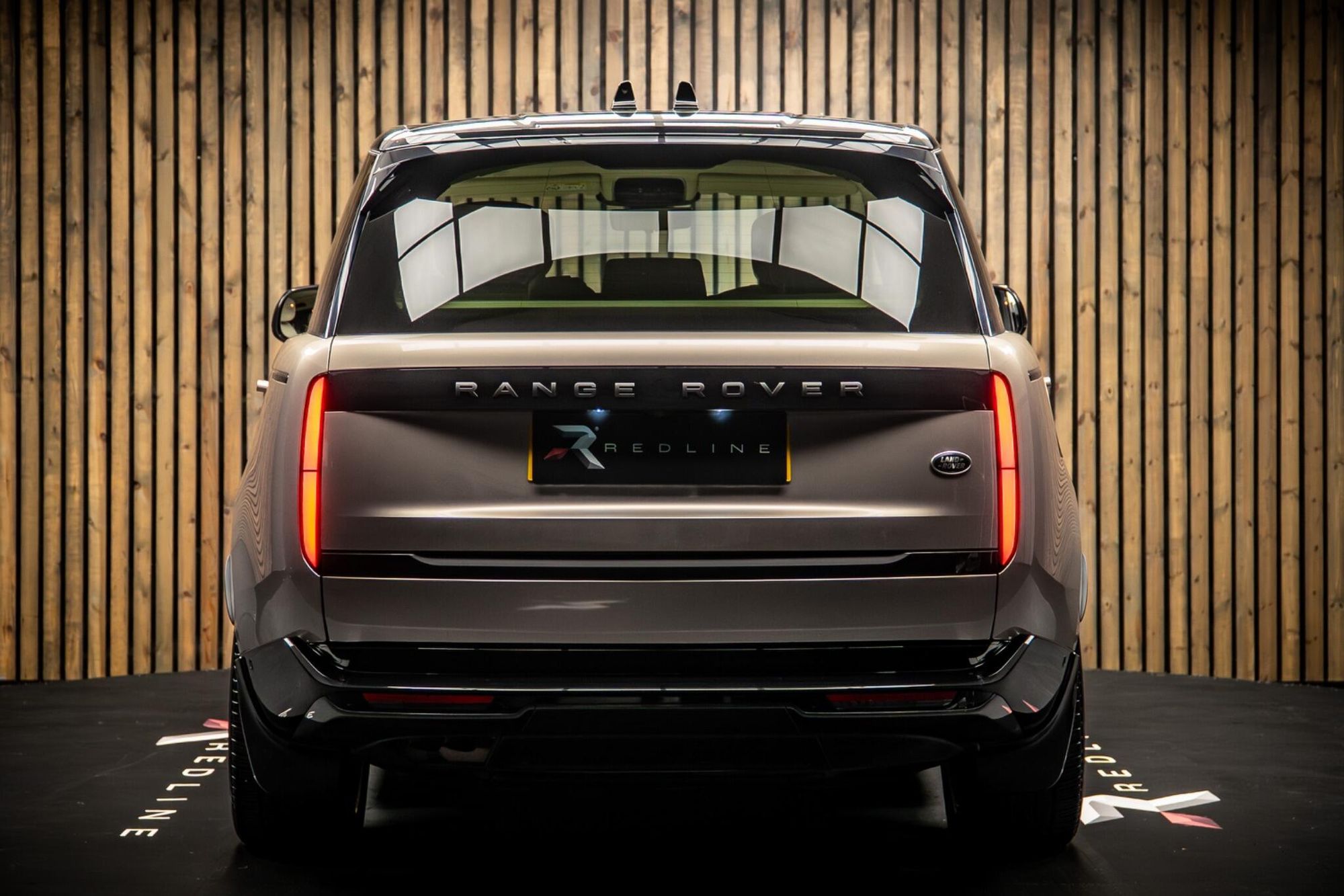 LAND ROVER RANGE ROVER DIESEL ESTATE 3.0 D350 First Edition 4dr Auto for sale UK - Slide 6