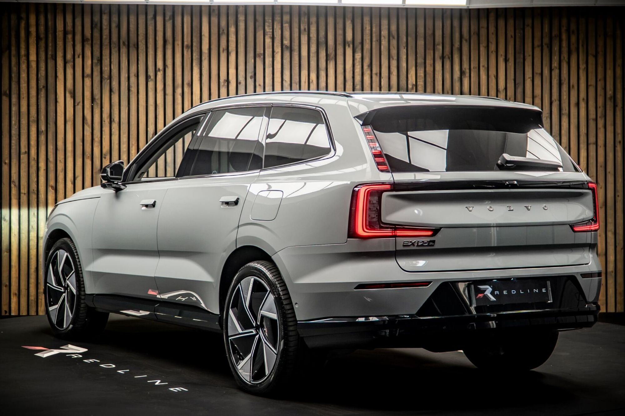 VOLVO EX90 ESTATE 300kW Twin Motor Ultra 111kWh 5dr Auto for sale UK - Slide 3