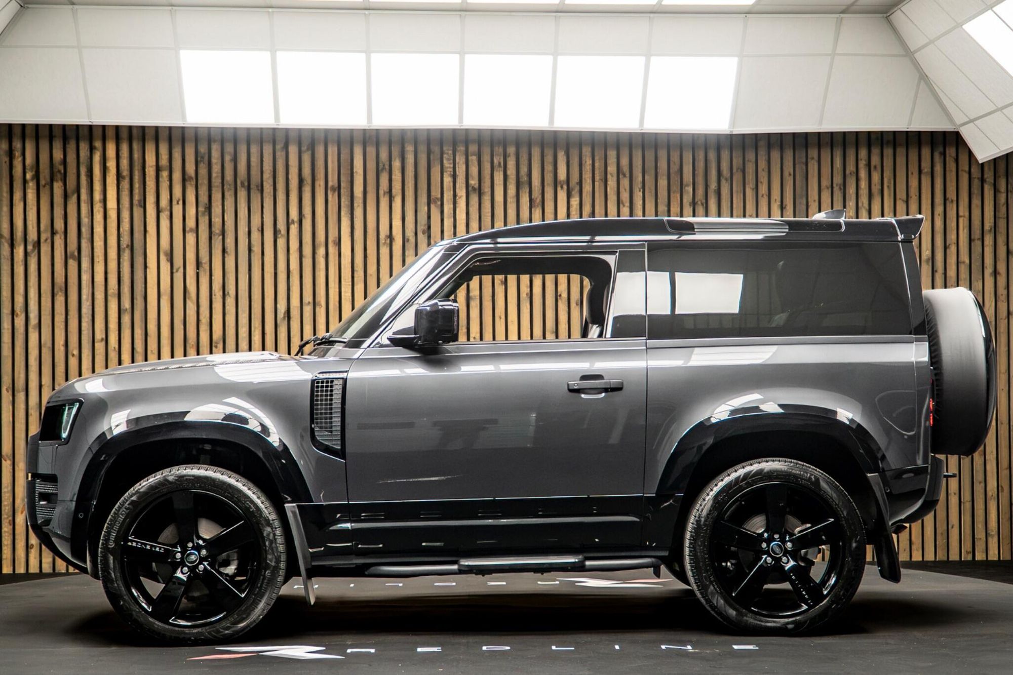 LAND ROVER DEFENDER DIESEL ESTATE 3.0 D250 X-Dynamic HSE 90 3dr Auto for sale UK - Slide 7