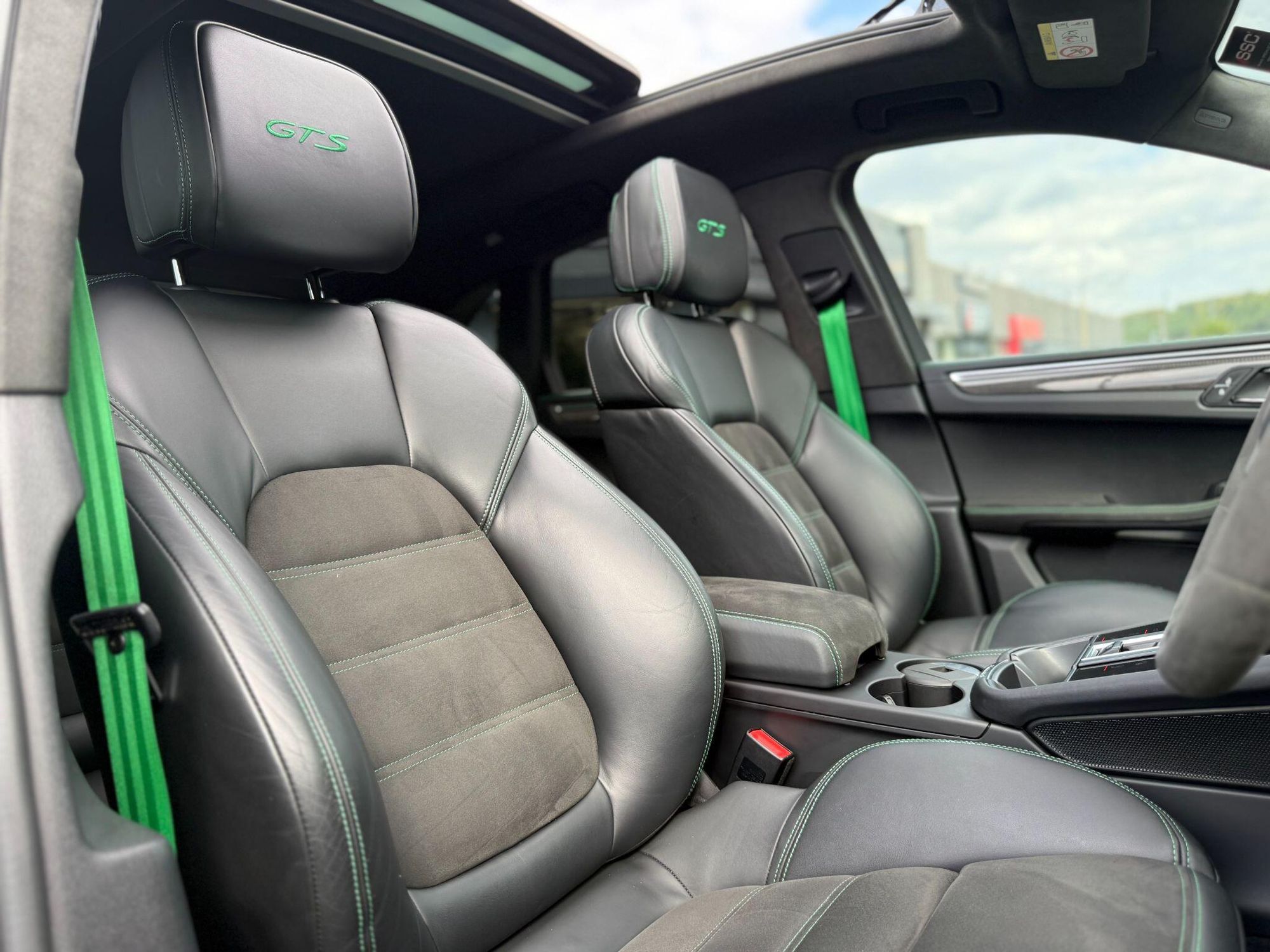 PORSCHE MACAN ESTATE GTS 5dr PDK for sale UK - Slide 3